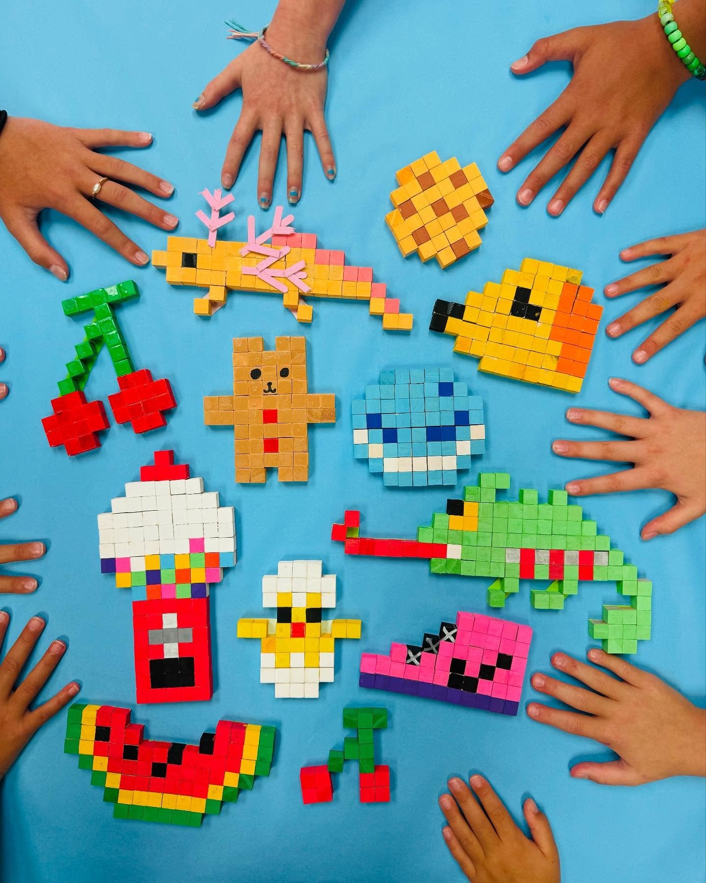 👾
Did you know you can use cross stitch patterns to make block pixel art?
Endless designs to choose from!!
Students made these during summer camp 😄
//
#pixelart #kidart #artstudio #kidscrafts #art #pixel #blocks #computerart #handmade #diy #crafts 