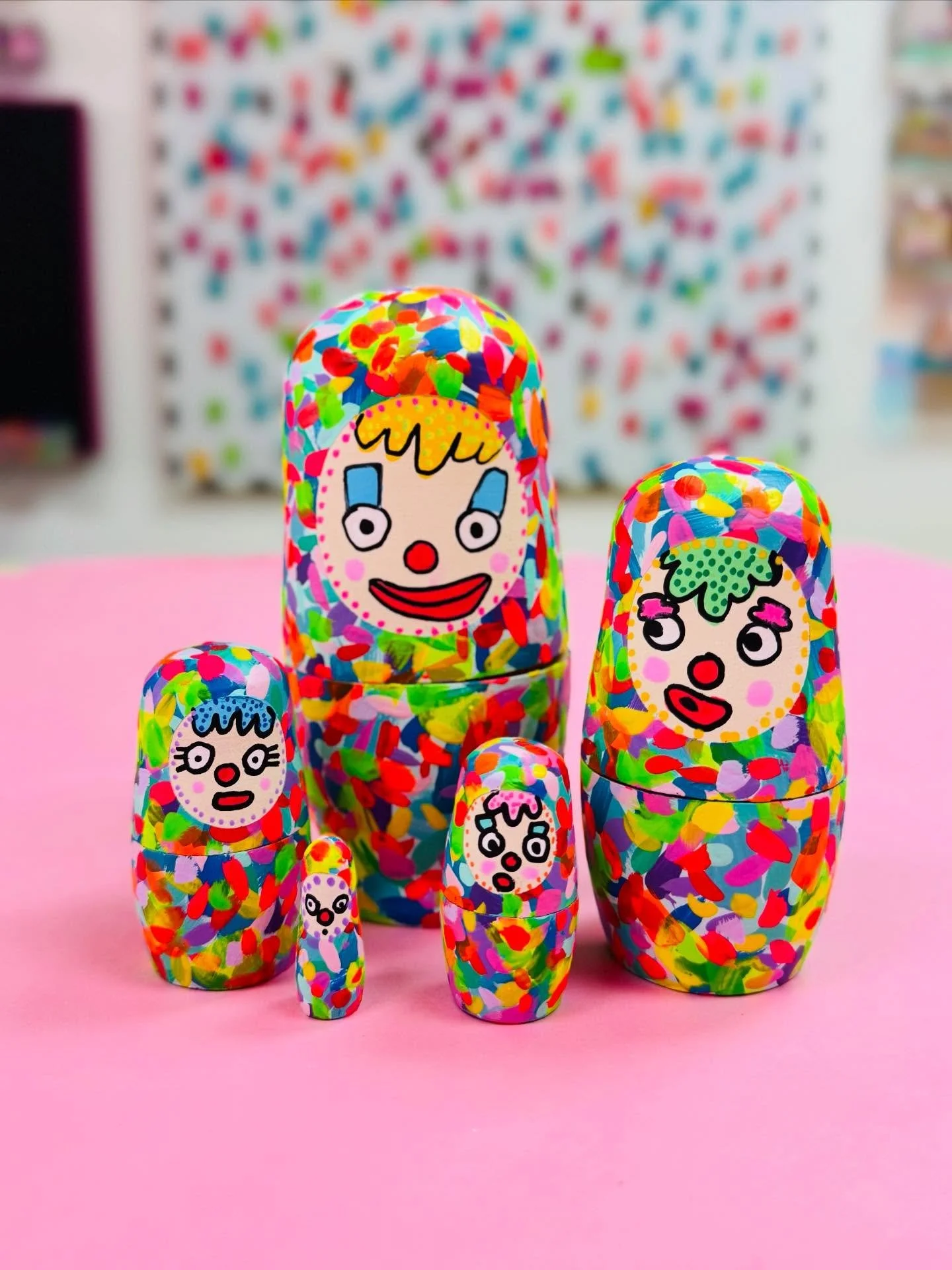 🪆
The studio definitely needed some creepy, cringe clowny nesting dolls on our shelves!
Currently students are working on their very own &amp; I can promise you, no one will want to make theirs with clown faces.
//
#nestingdolls #russiannestingdolls