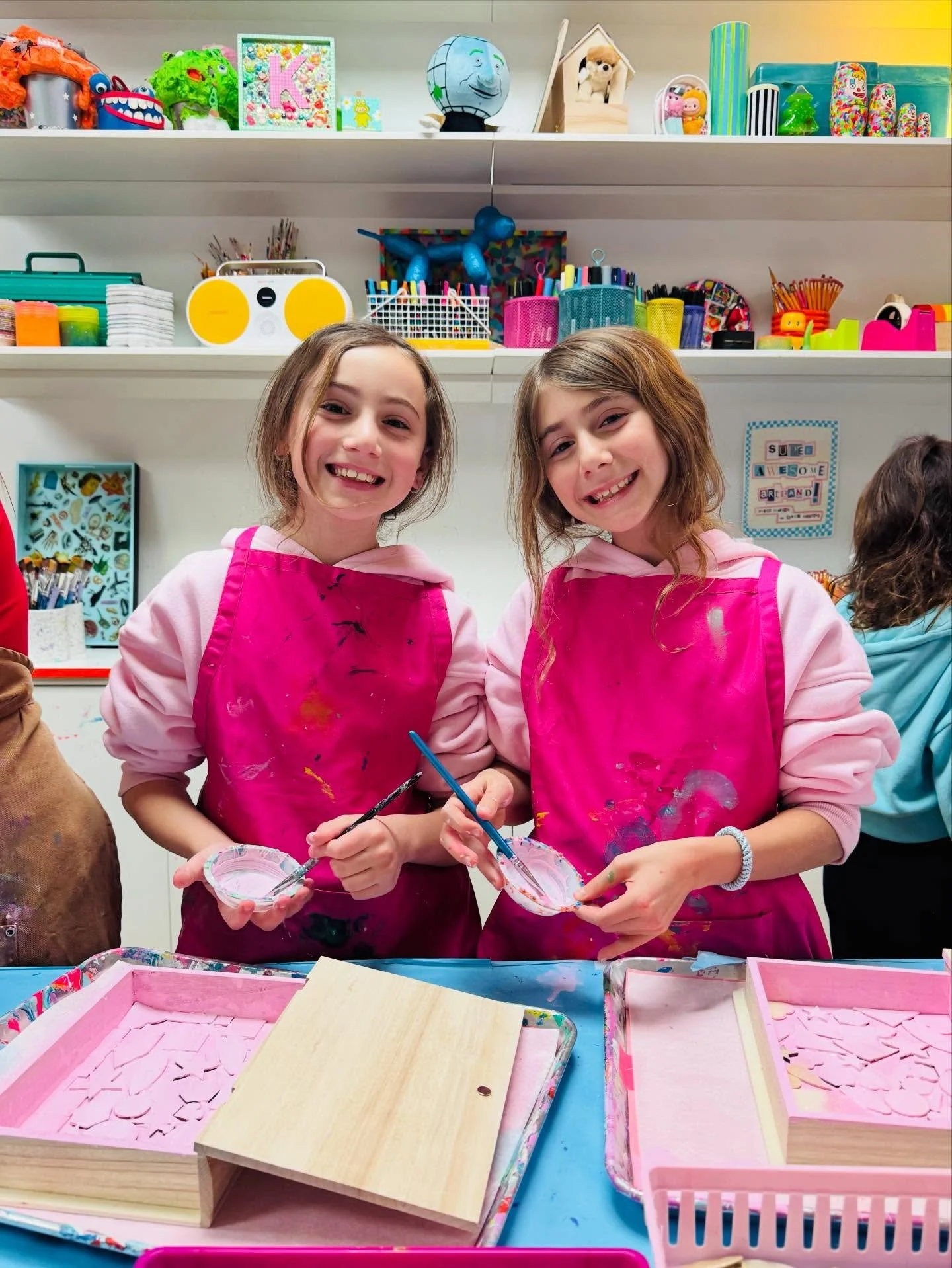 👯
I'm seeing double!!
Not twins, not even sisters (or cousins)- just buddies,  twinning it at art class!
//
#pink #artstudio #painting #kidcrafts #crafting