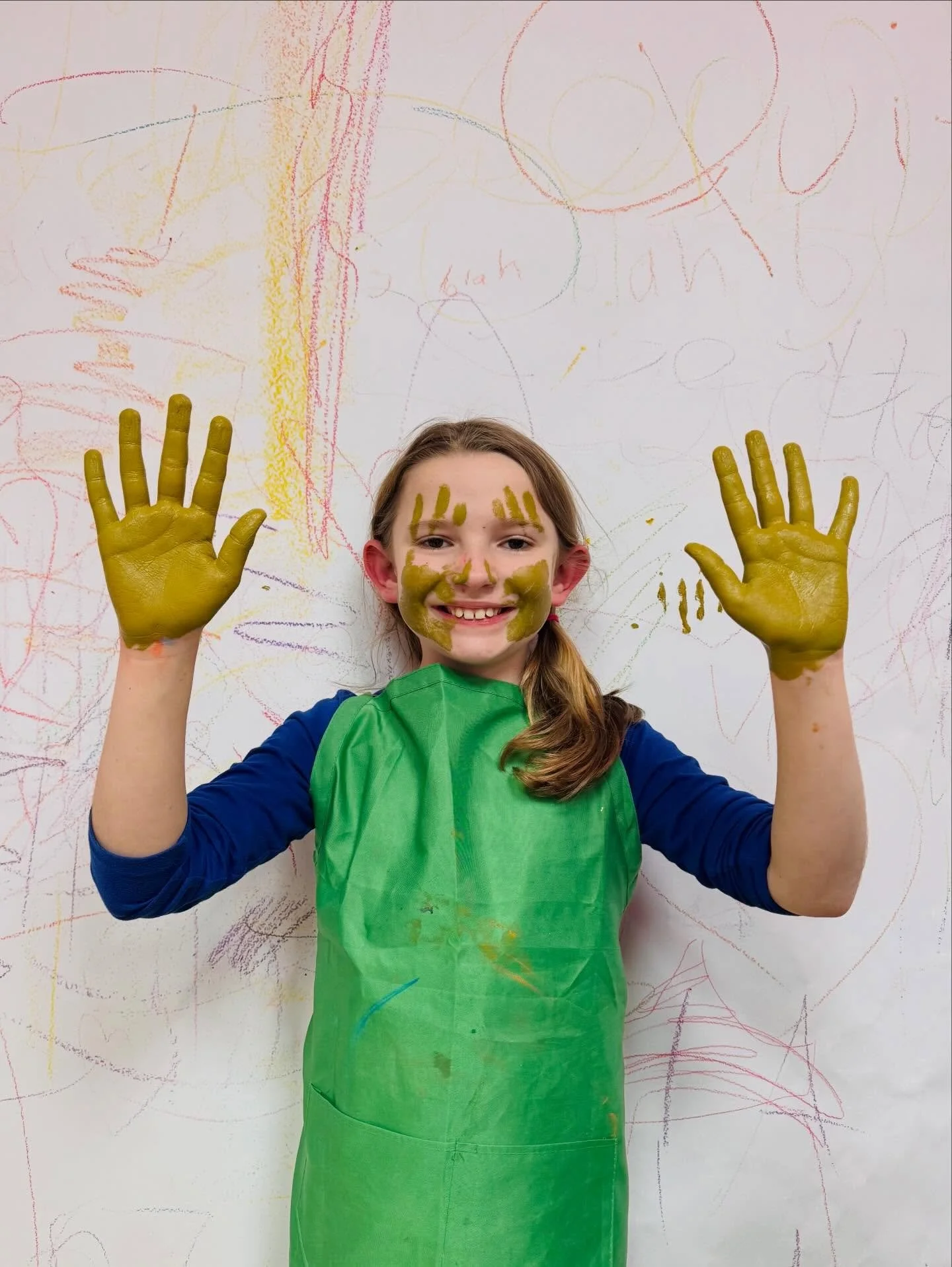 🫟
Perfect day to get your hands dirty &amp; make some art!
//
#fingerpainting #painty #handprint #messy #kidart