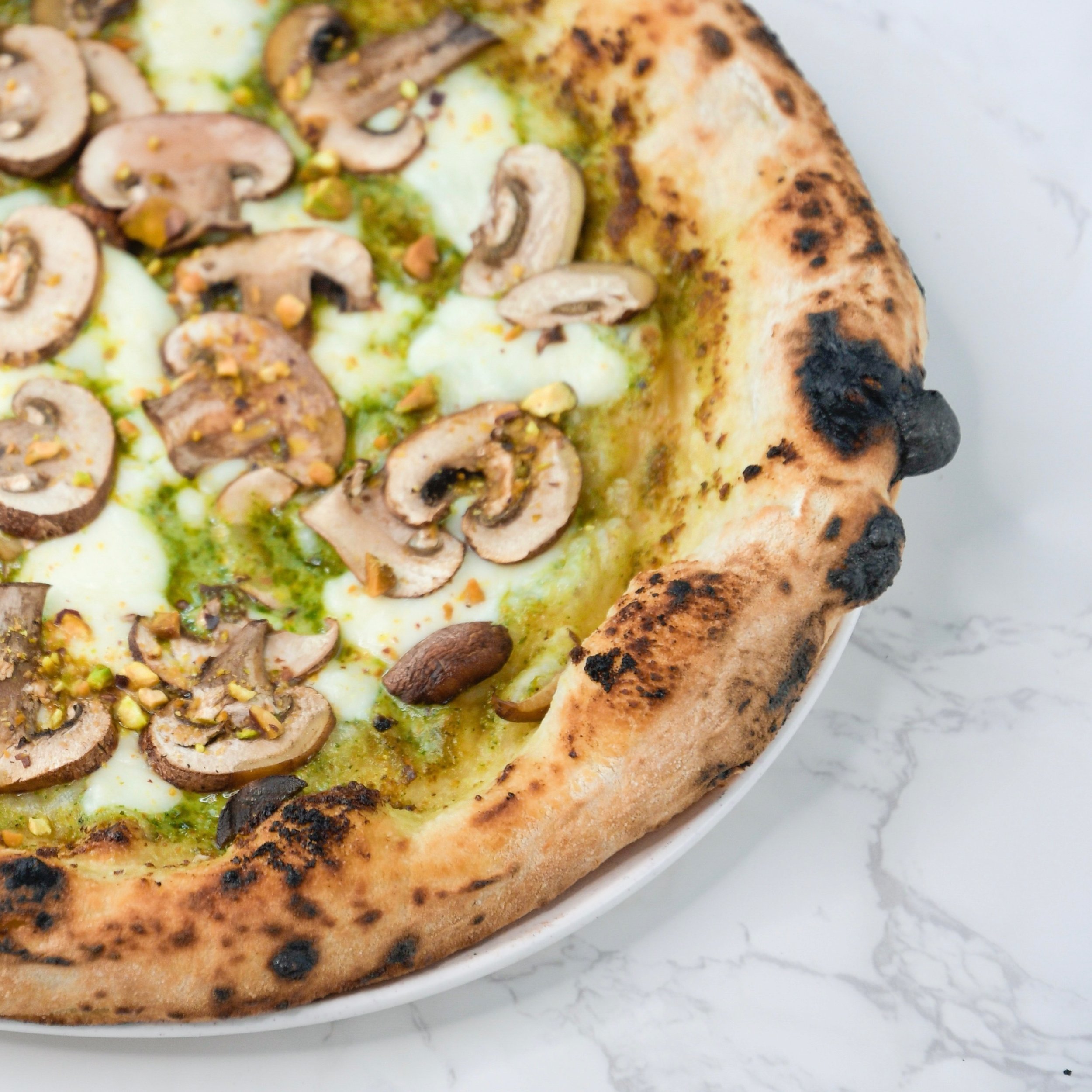 Who knew pistachios could steal so many hearts? 😍🍕 Mamma Mia, Pistachina, you&rsquo;re a slice of pizza heaven! 💚 
#pizza
#chicago
#pizzanapoletana 
#strapolipizza