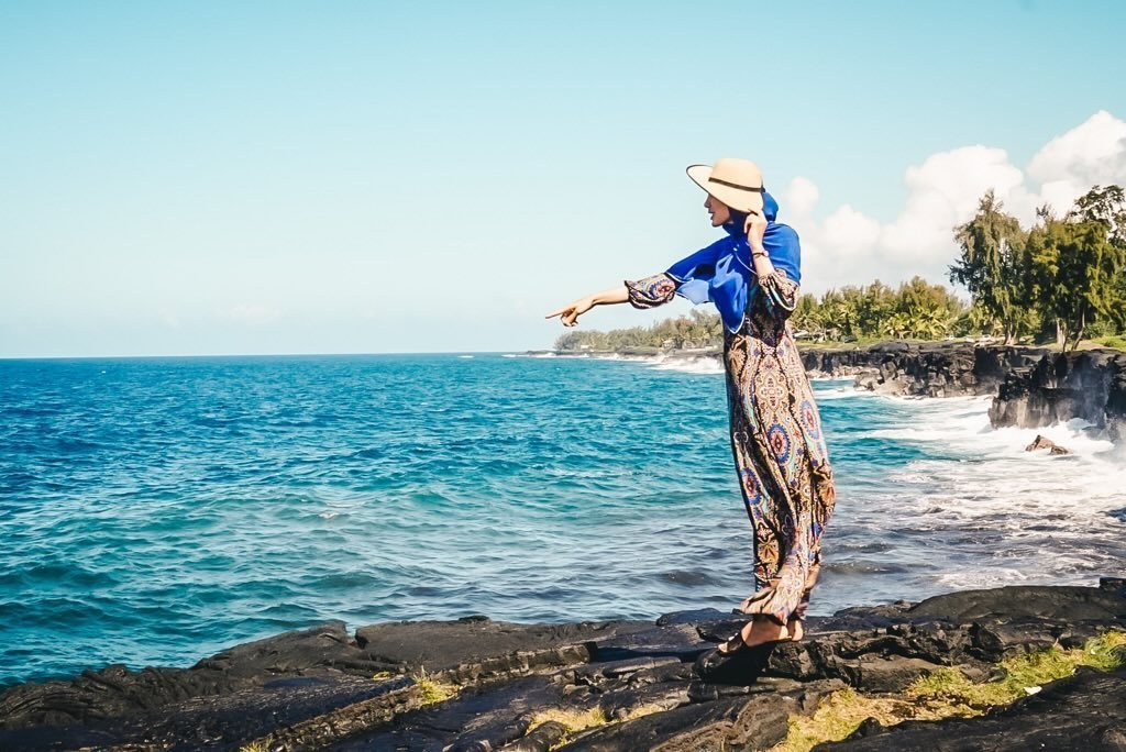 Nesrin Tarablosi @adventuremamaof3 muslim women on the edge of the ocean