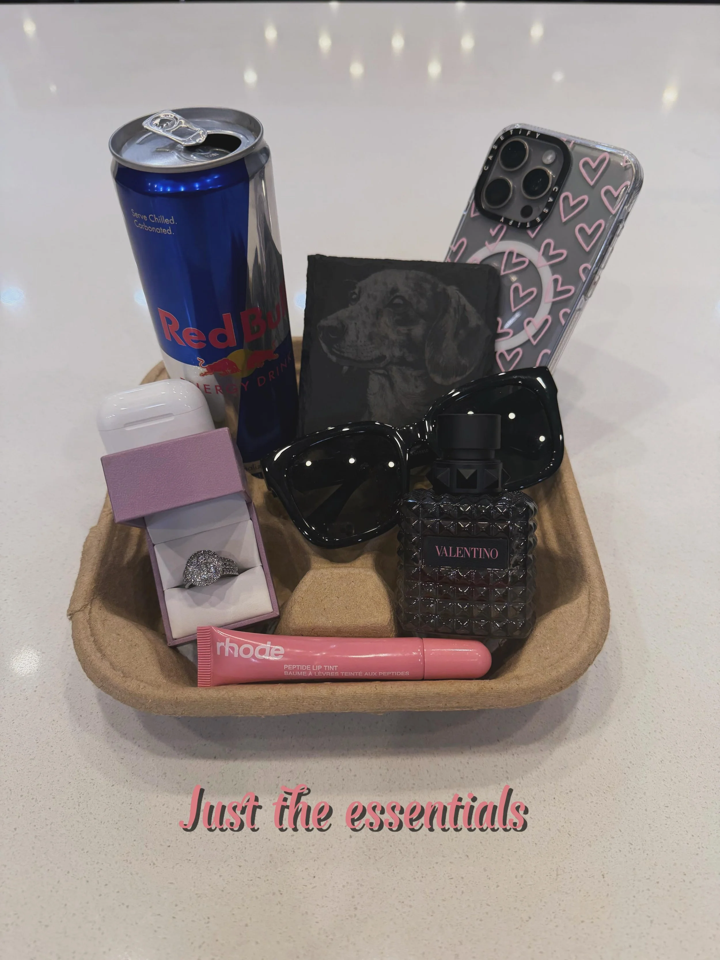 Just us girls collecting tiny things to survive daily life ✨

Guess who's tray is who? 

#perthisok #girlsessentials #perthsmallbusiness #hairdressers #salon