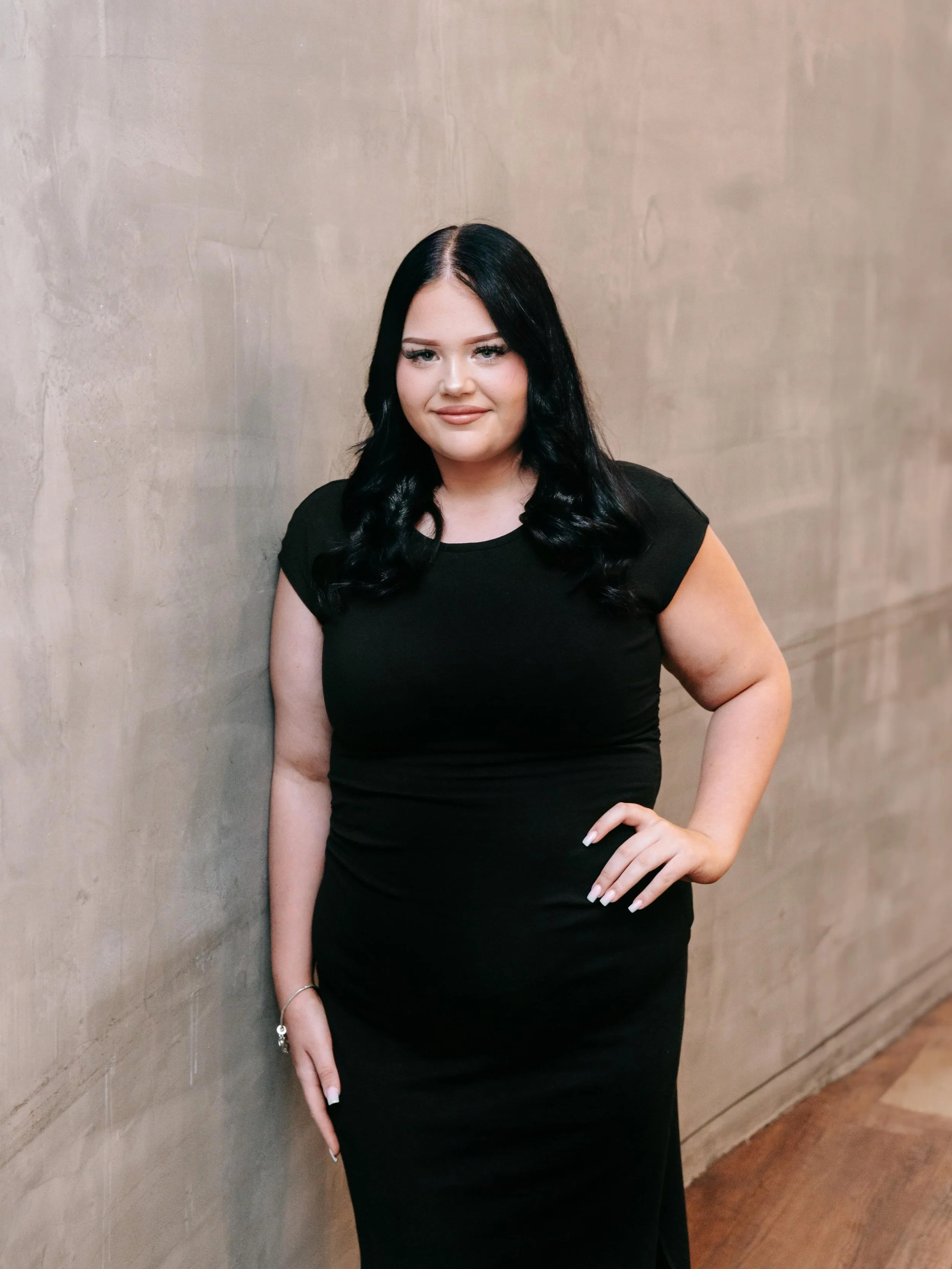 Meet Jess 🤍

New to the hair industry but already making her mark, Jess is known for her warm and welcoming nature. 

Jess is the youngest of three, with two older twin sisters. Outside of the salon, she loves heading to the footy (especially to wat