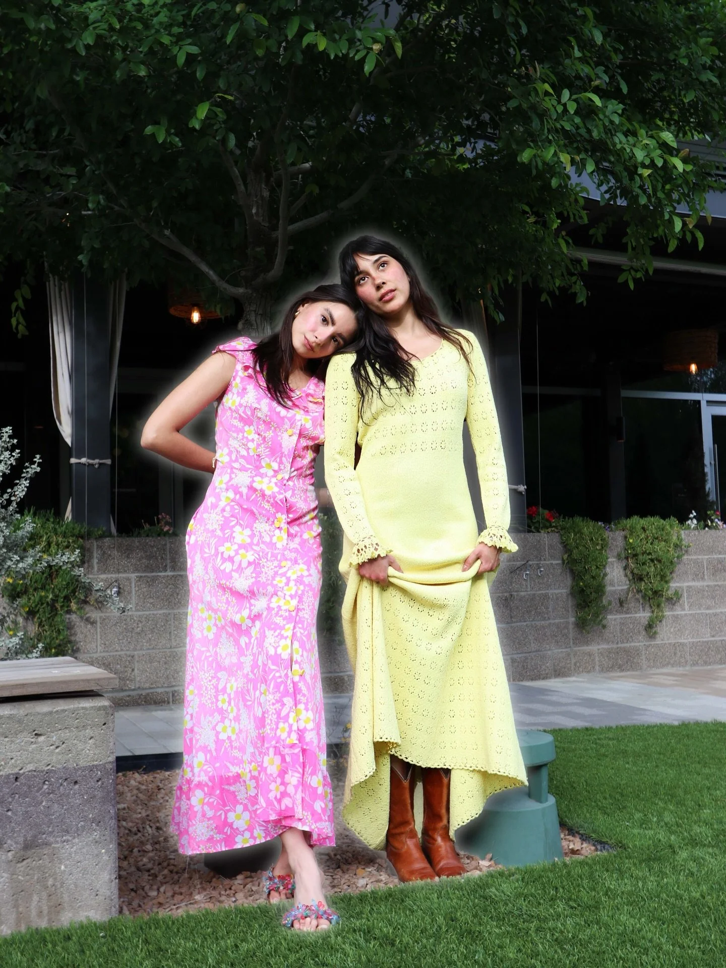 Garden fairies @cirramy &amp; @gitzelmoncivais in vintage 1970s dresses available @ifellinlovehere 🌼🧚🍎🌱