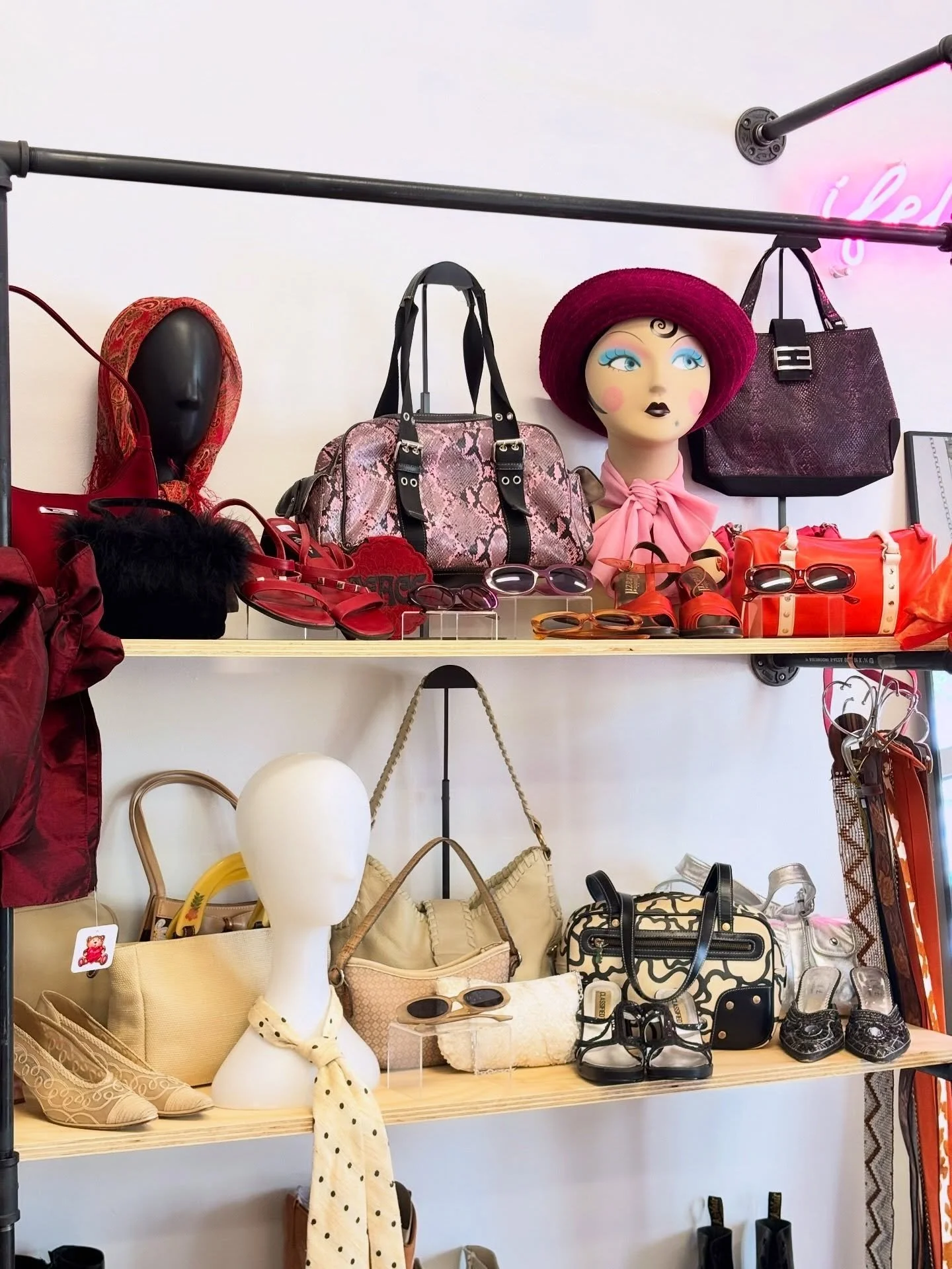 Color coordination on point 😍 Shop accessories @ifellinlovehere 💋

Open Tuesday-Sunday 12-8PM
601 N Oregon St, Ste 6 El Paso TX 79901