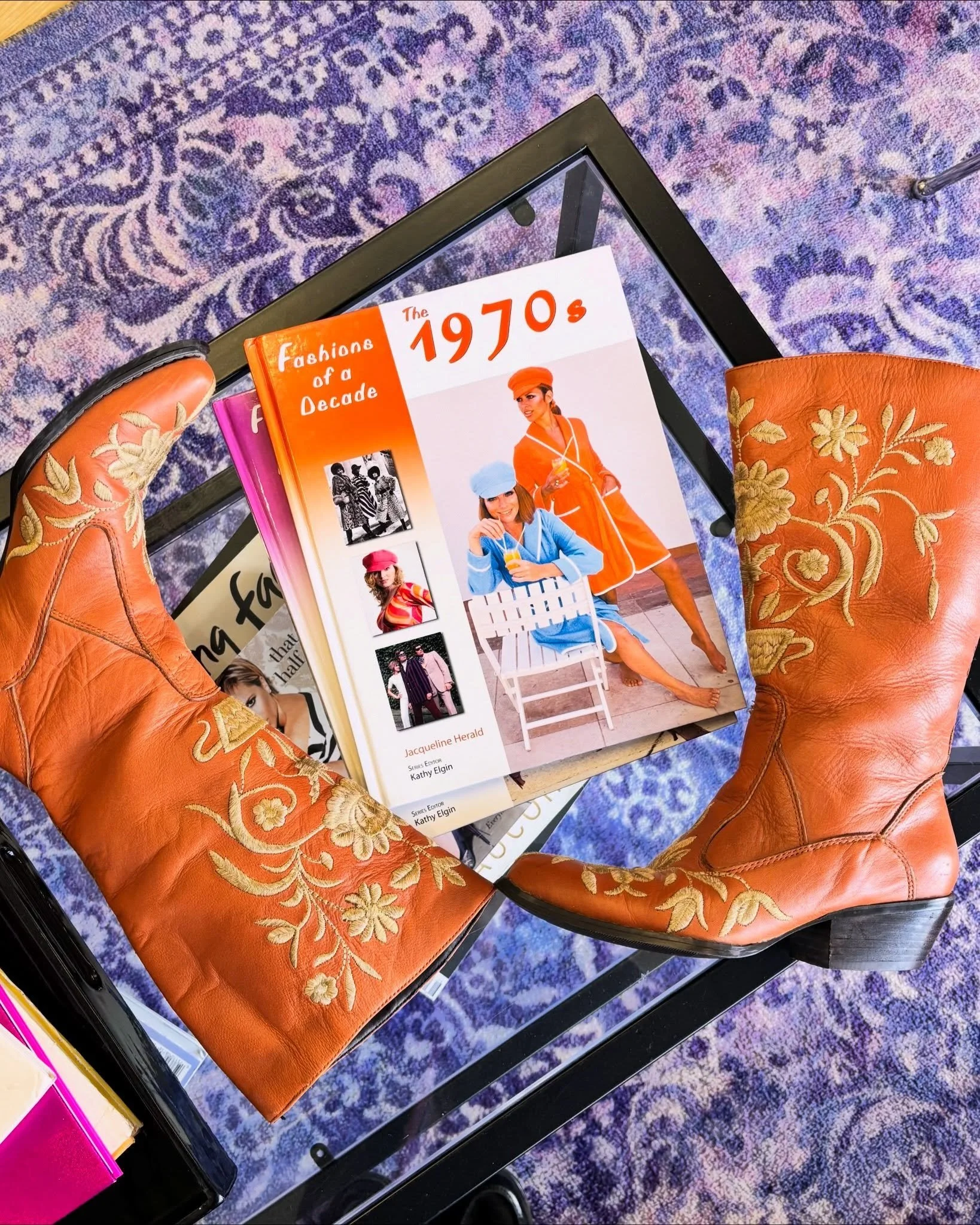 These boots were definitely made for walking 😍 These vintage leather mid-calf boots just hit the floor! Featuring the most perfect floral embroidery&hellip; Get em while they&rsquo;re hot! 🥵 🧡