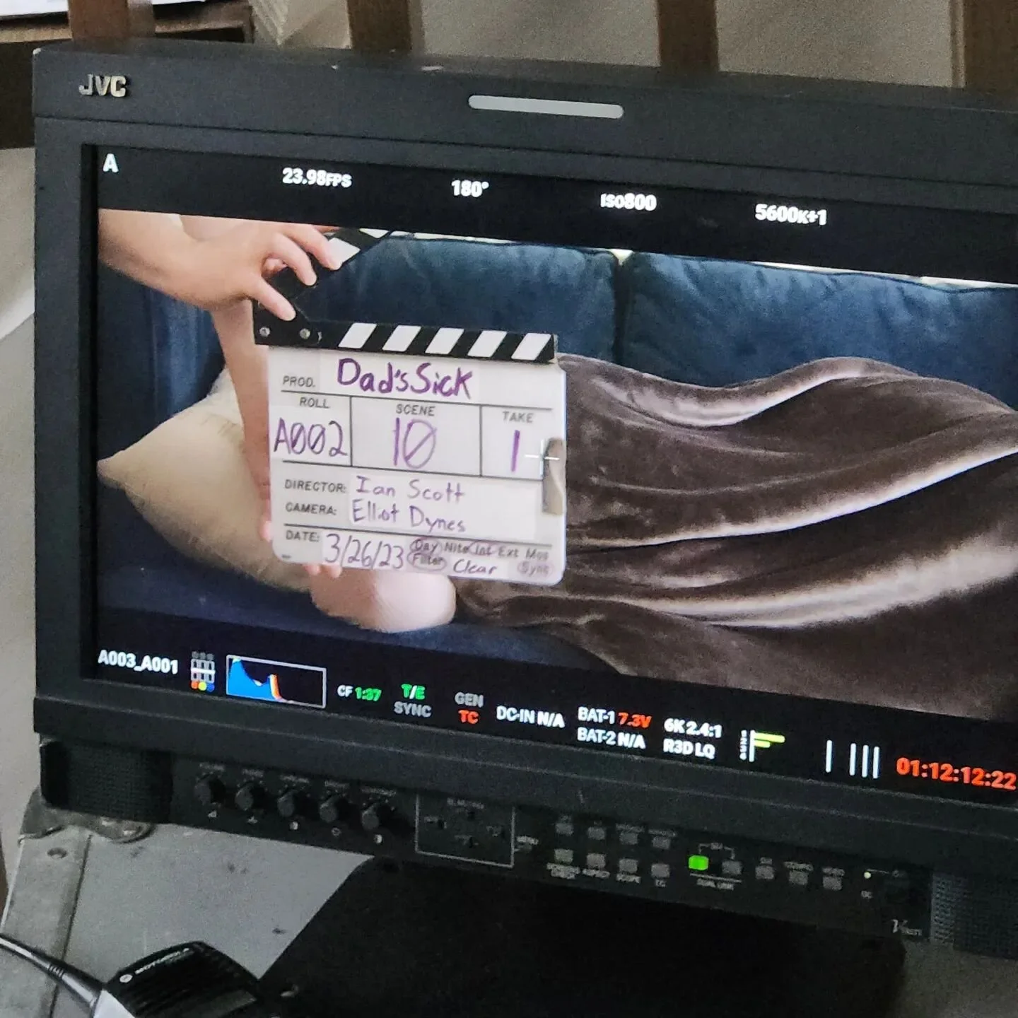 🎥 just wrapped on my first columbia college set, "Dad's Sick"! @dadssickfilm

this was also my first time as 2nd AD, and it was such a fun and rewarding experience! thank you @mllymclaughlin for reaching out to me and giving me a chance to