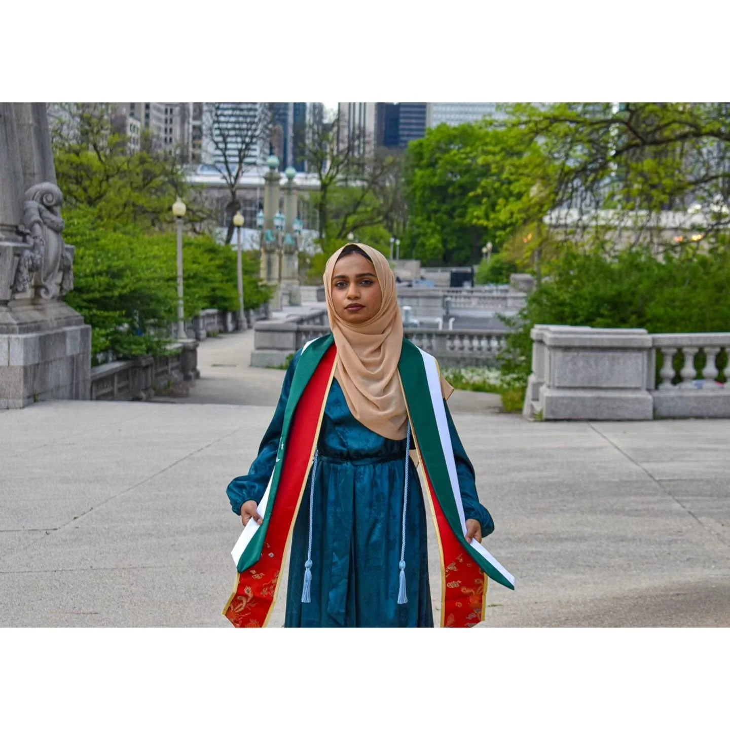 🎓 (very late post) my first senior portrait photo shoot! starring this beauty @itskashfyaar ✨️

kashf was one of my first friends at columbia college chicago, and we ended up becoming close when we joined the MSA e-board. two years later, she has no