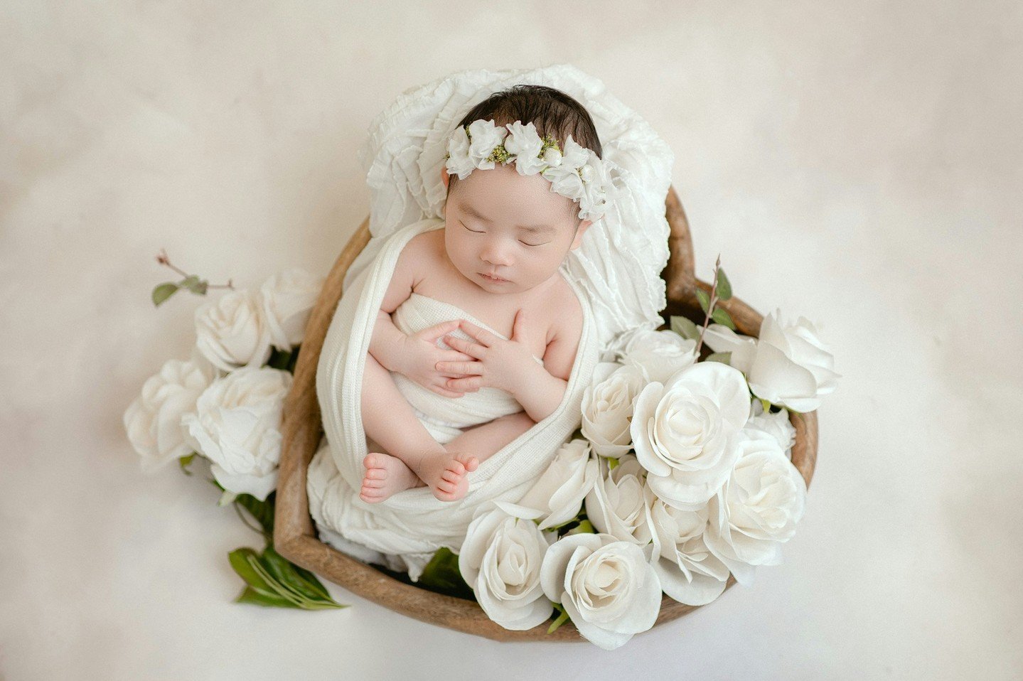The heart bowl, florals, whites, my fave!

*Book your newborn session 1-2 months in advance to ensure availability.
*We use your due date to hold your spot, once baby arrives we&rsquo;ll get you scheduled!
*Only 8 newborns accepted every month.
Https