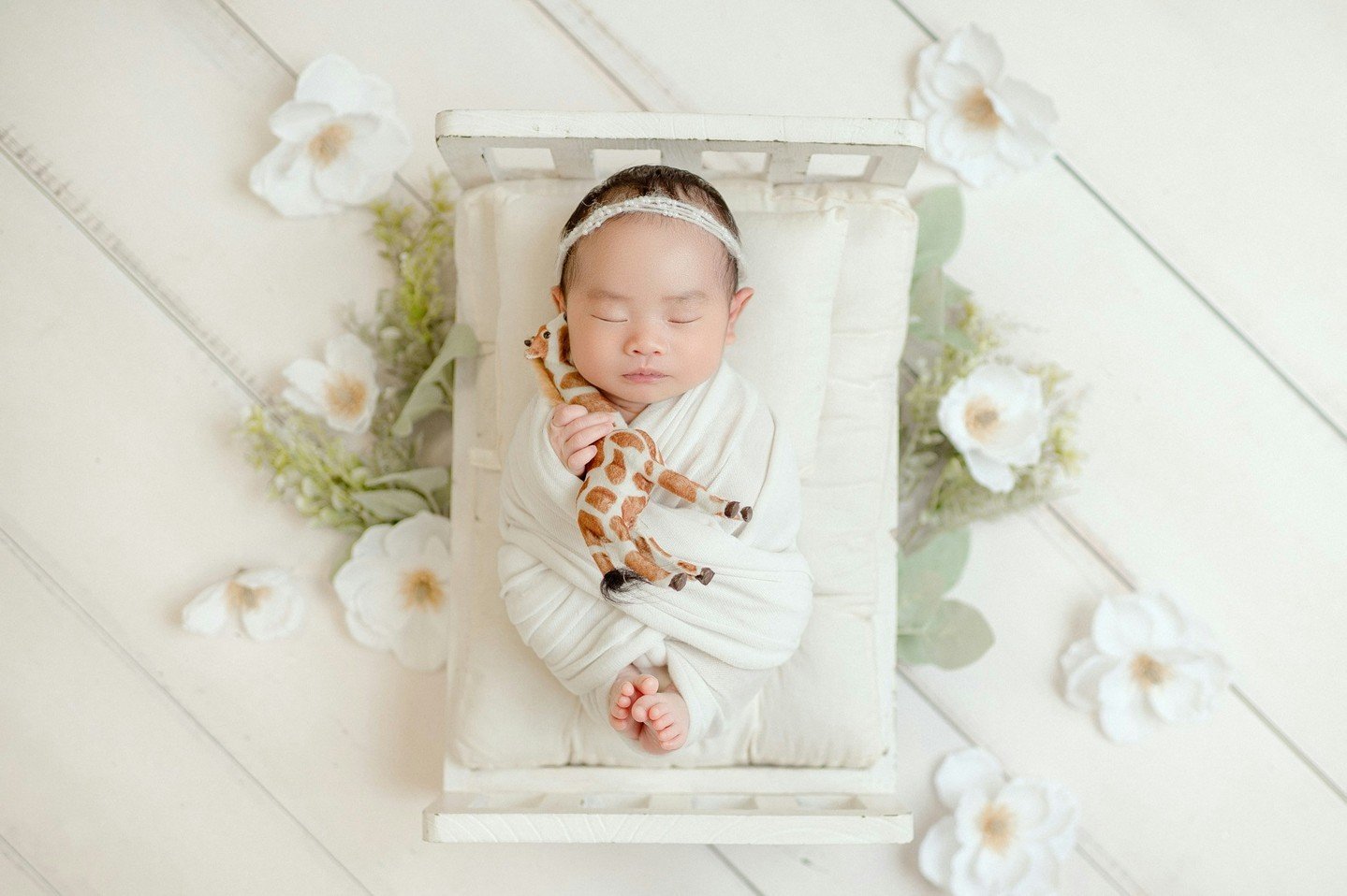 Mom said she loves giraffes and we just had to bust out this lovey! How cute!!

*Book your newborn session 1-2 months in advance to ensure availability.
*We use your due date to hold your spot, once baby arrives we&rsquo;ll get you scheduled!
*Only 8