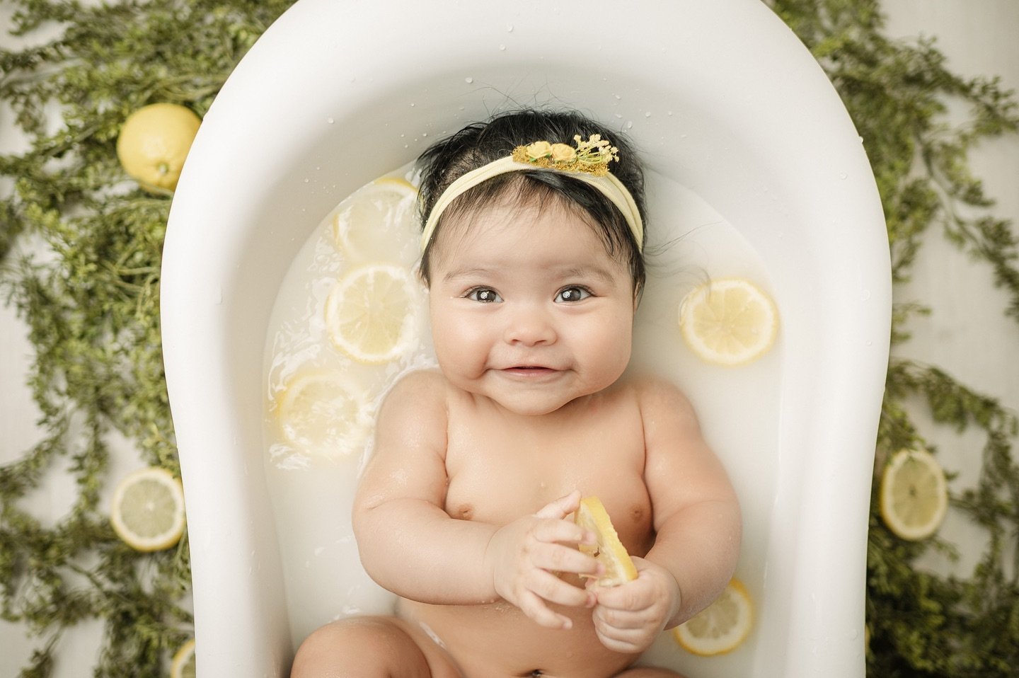 Now offering milk bath add ons for our milestone and cake smash sessions! We can add fruits, florals or just milk! Recommended for babies who can sit independently and love the water!

#houstonmilestonephotographer #houstonfamilyphotographer #houston
