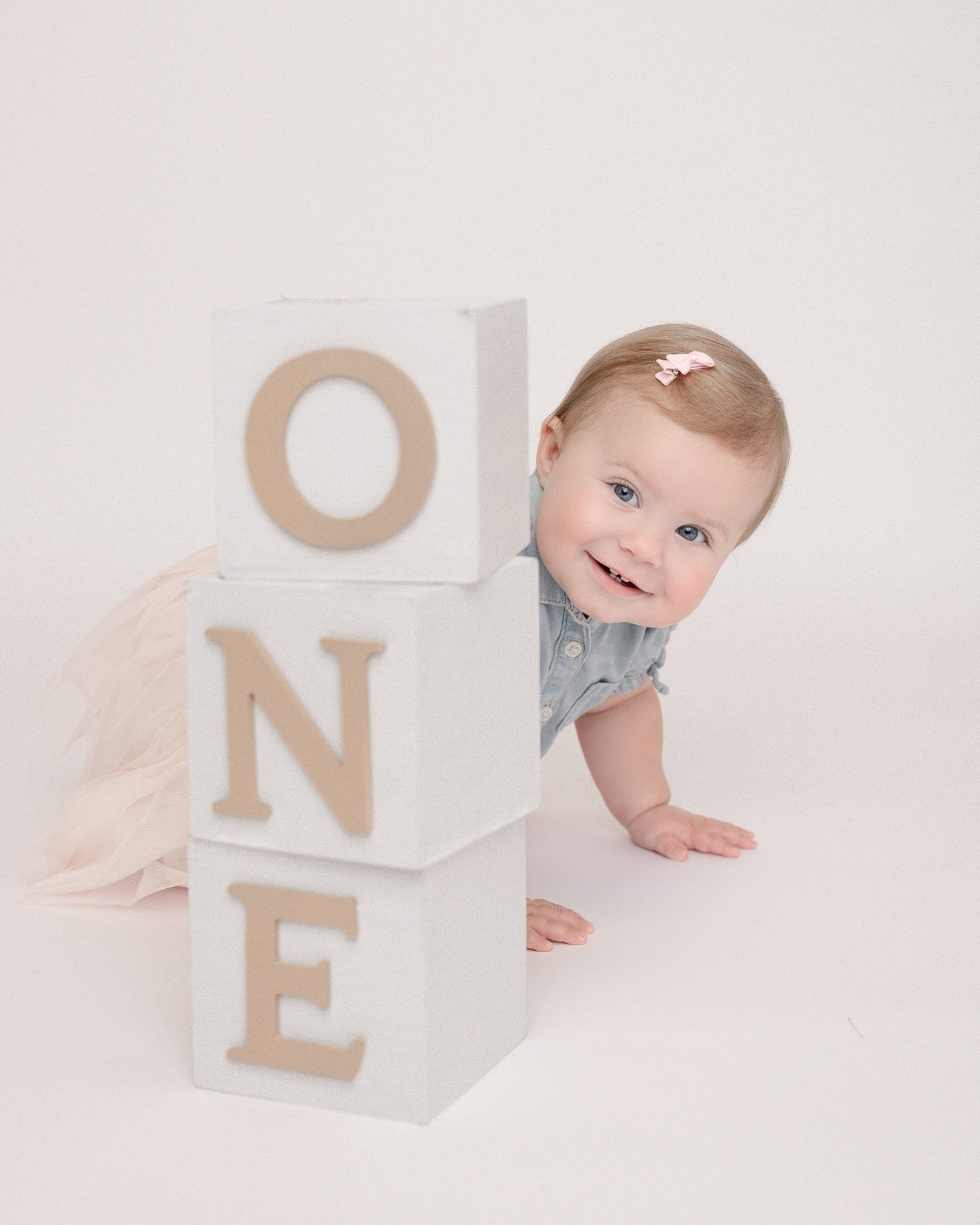 Peek a boo!

#houstonmilestonephotographer #houstonfamilyphotographer #houstonnewbornphotographer #houstoncakesmashphotographer #milestone #oneyear #firstbirthday #houstonbabyphotographer #houstonmoms