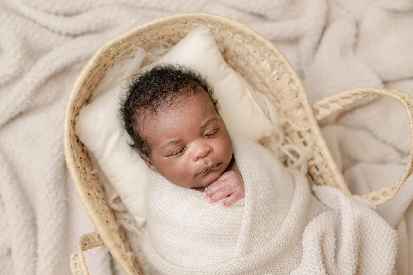 Nice and sleepy!

*Book your newborn session 1-2 months in advance to ensure availability.
*We use your due date to hold your spot, once baby arrives we&rsquo;ll get you scheduled!
*Only 8 newborns accepted every month.
Https://www.LauraAliciaPhotogr