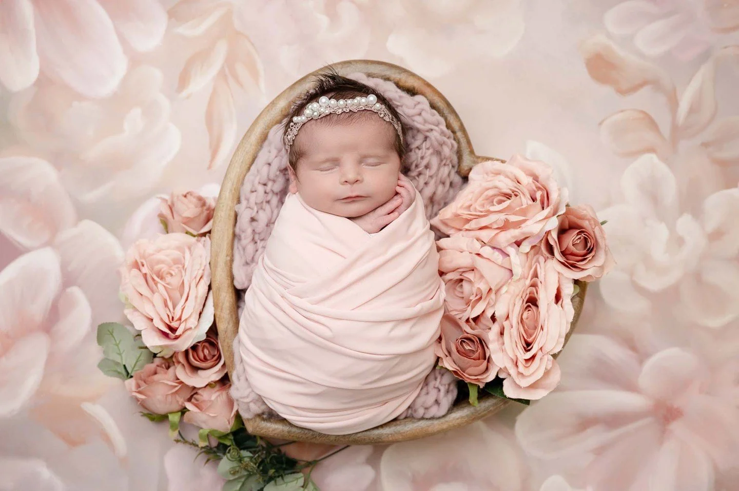 Soft light, tiny features, and a brand-new beginning 🤍
Calm, baby-led newborn sessions in Houston.

#NewbornPhotographyHouston #HoustonBabies #HoustonFamilyPhotographer #HoustonMoms #BabyPhotos #HoustonTX #KatyTX #CypressTX #TheWoodlandsTX