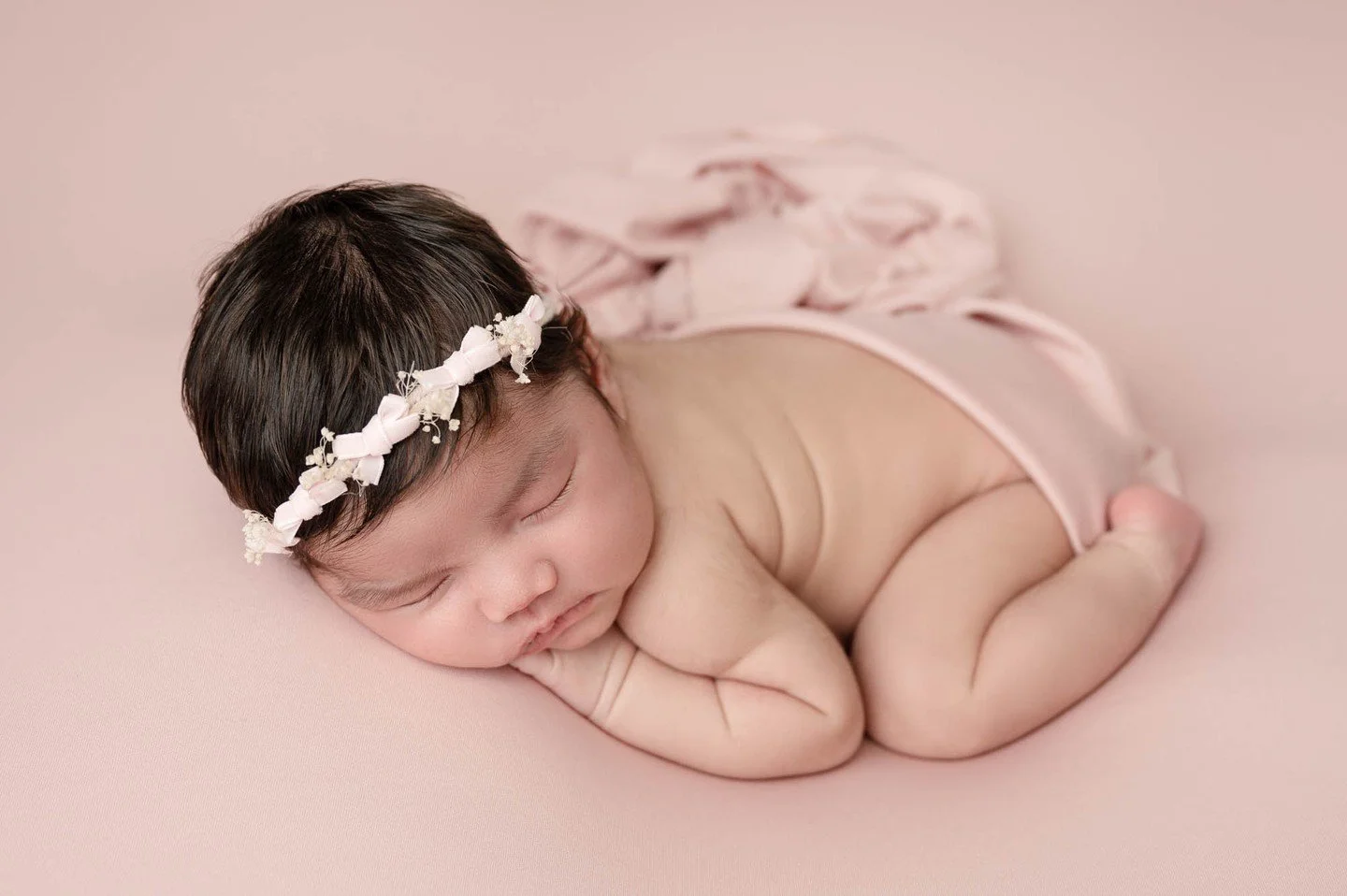 There is nothing quite like those first few weeks 🤍
Newborn sessions available in Houston and surrounding areas.

#HoustonNewbornPhotographer #HoustonBabies #NewbornPhotoshoot #HoustonParents #HoustonFamilyPhotography #HoustonTX #SpringTX #TomballTX