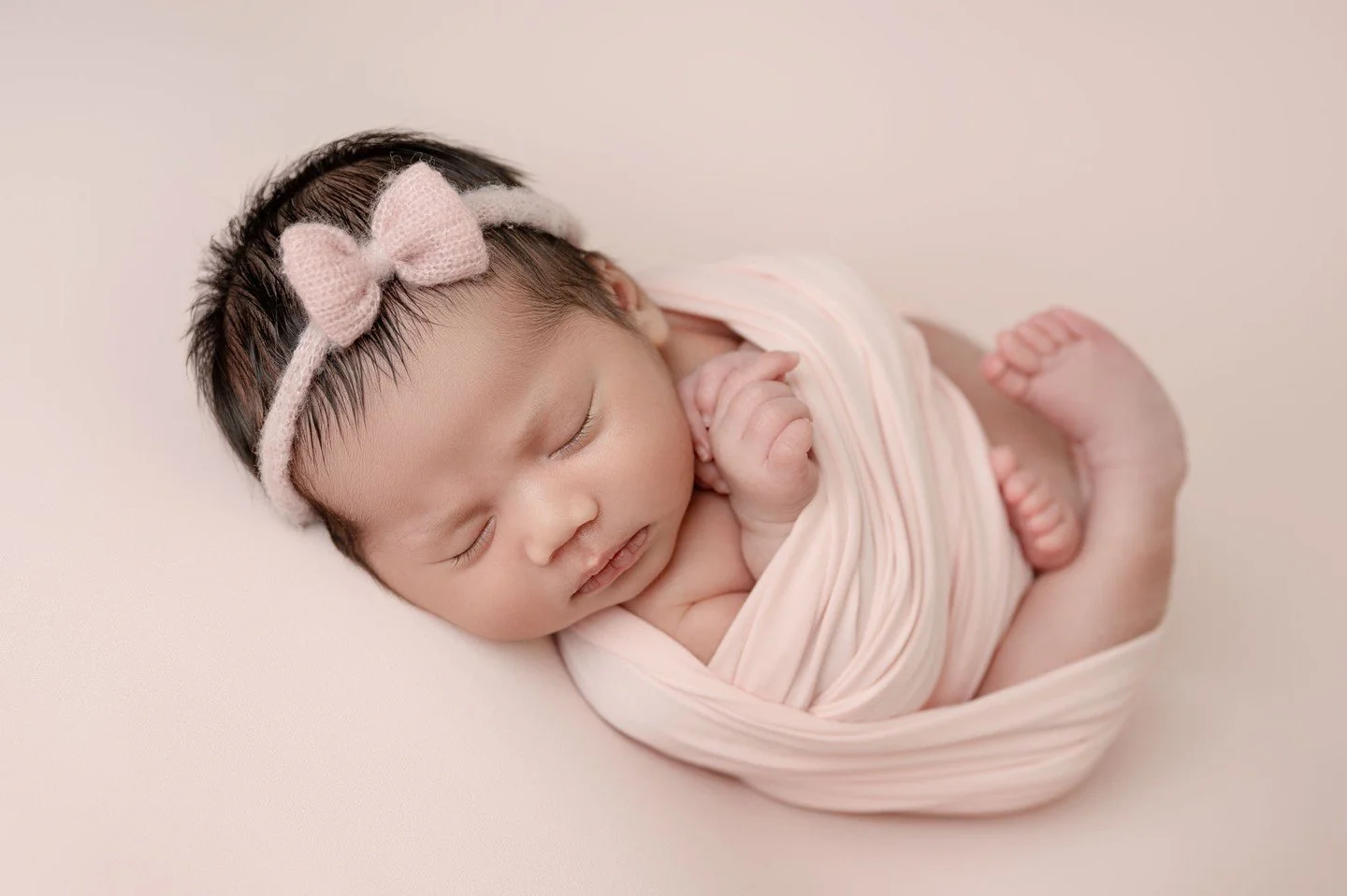 Simple. Soft. Timeless 🤍
Newborn sessions for Houston families who love clean imagery.

#LuxuryNewbornPhotography #HoustonNewbornPhotographer #HoustonFamilies #HoustonBabies #NewbornPhotoshoot #HoustonTX #BellaireTX