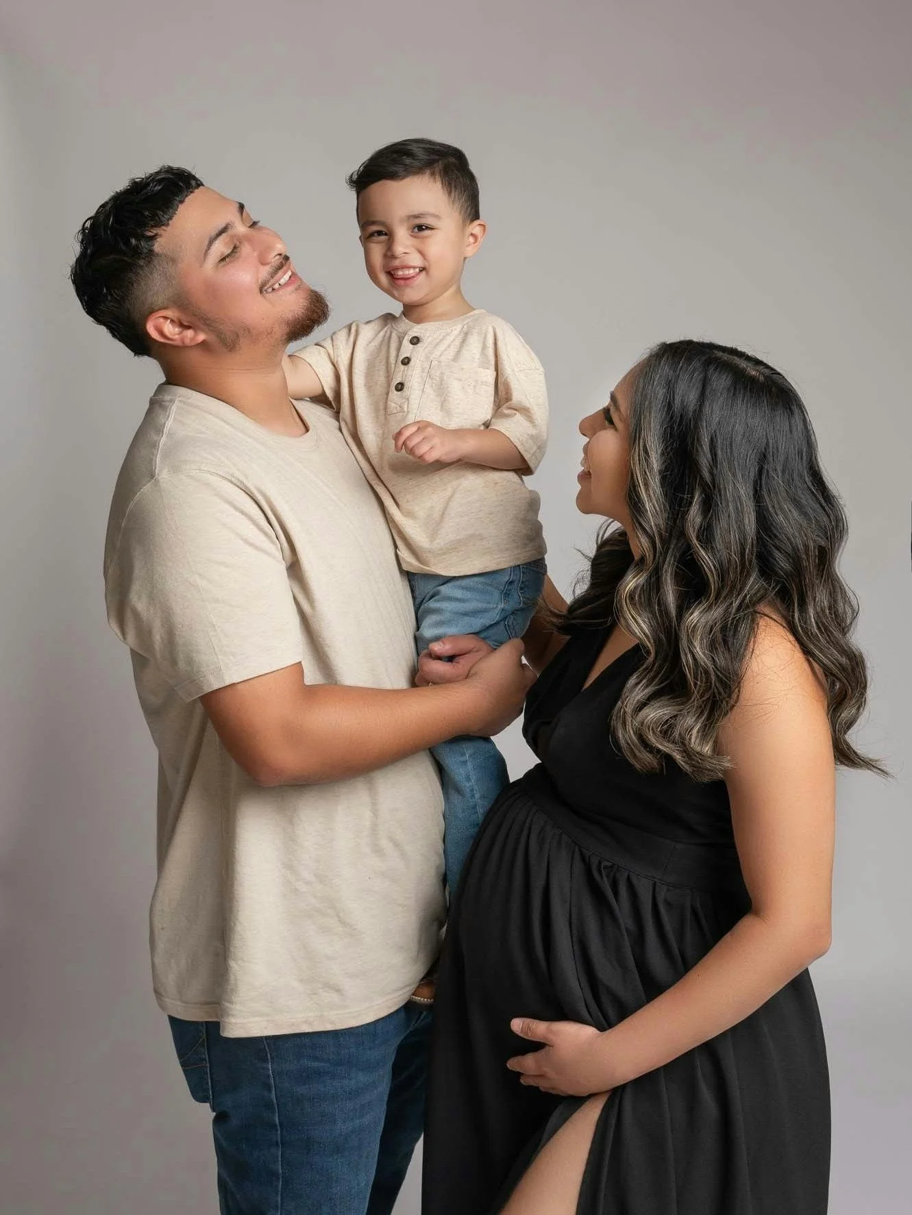 An intimate pause before everything changes.

#HoustonMaternity #HoustonMom #MotherhoodUnplugged #MaternityPortraits #TexasMaternity #HoustonPhotographer #PregnancyJourney #BumpStyle