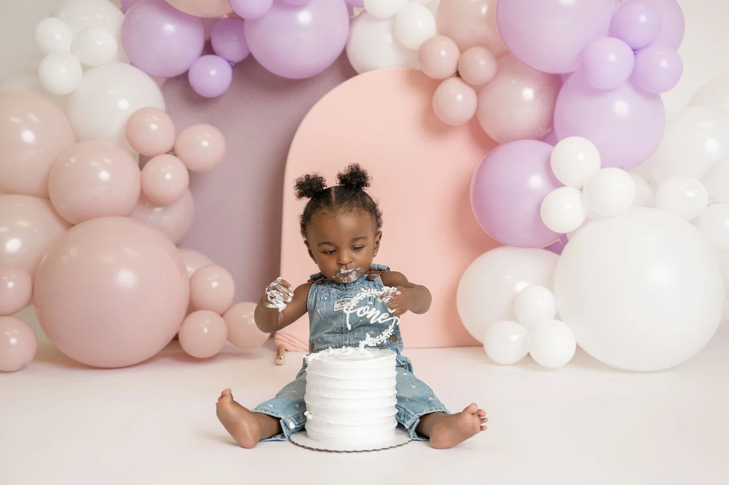 One year. One cake. One unforgettable mess. 🎂
#HoustonCakeSmash #FirstBirthday #HoustonMom #CakeSmashSession #HoustonTX