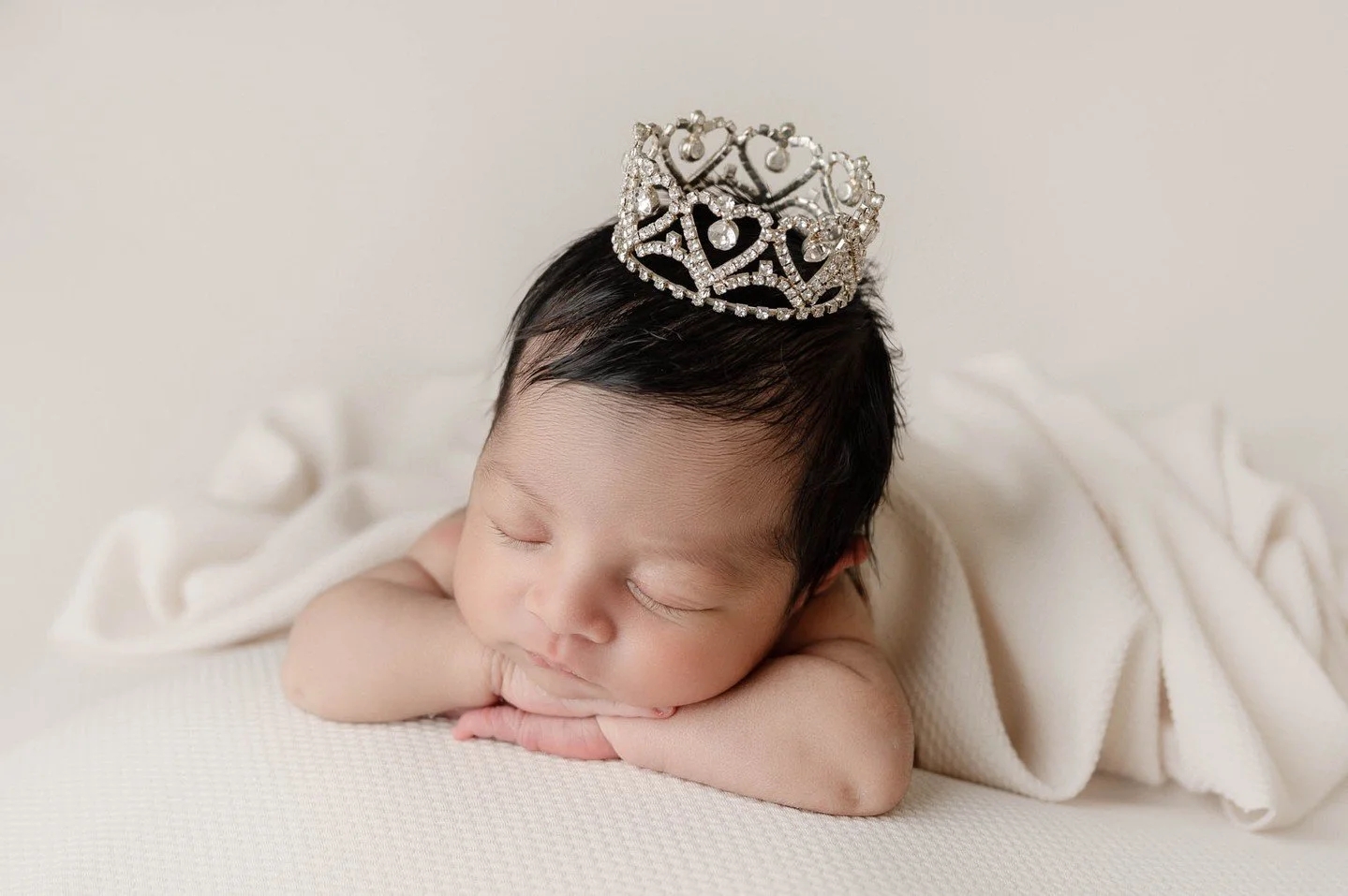 Tiny crown, for tiny princess!

#houstonnewbornphotographer #newbornphotos #babyphotos #houstonmoms