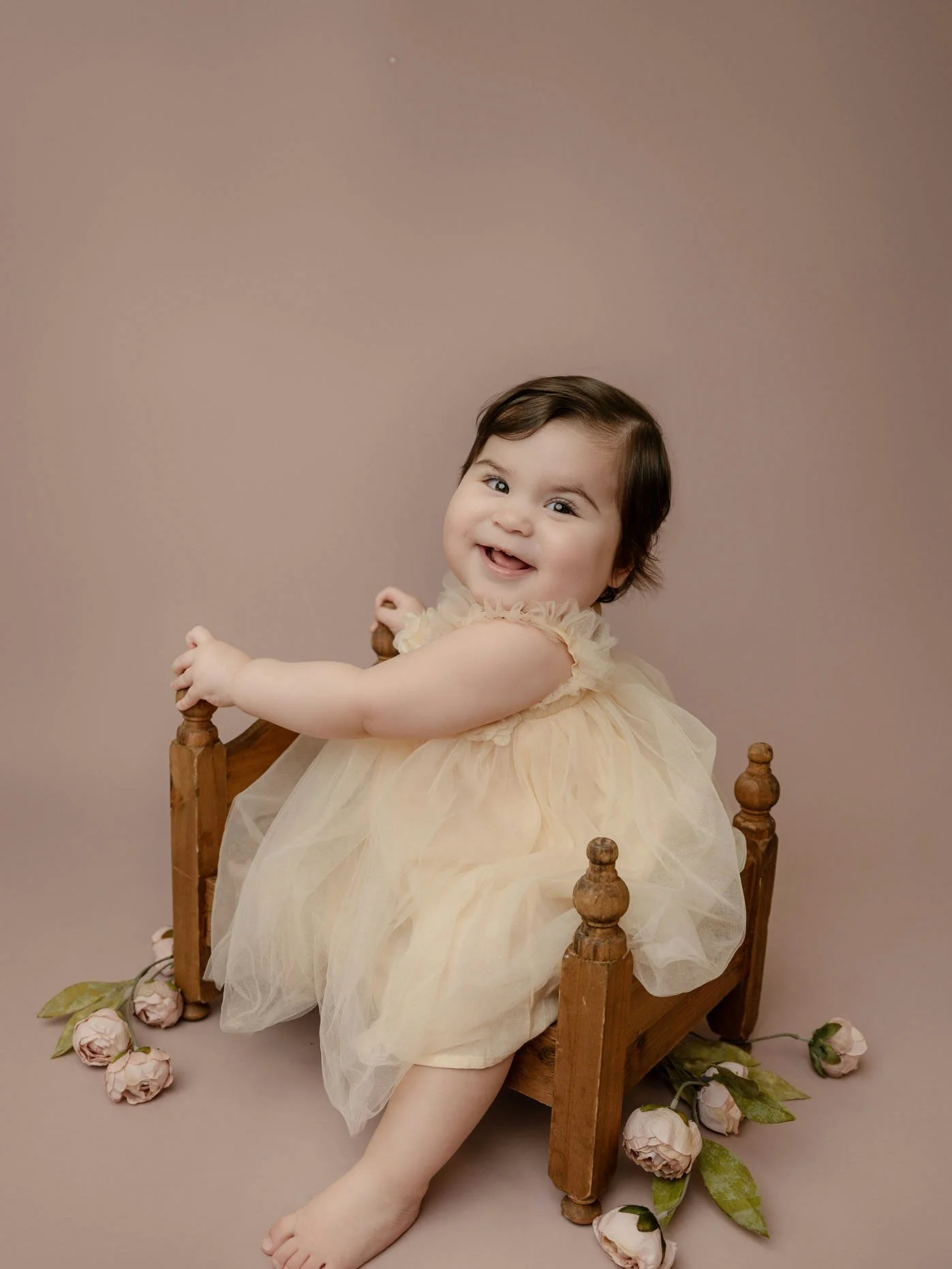 Tiny hands, big cake, even bigger smiles.
#HoustonCakeSmash #HoustonFamilies #BabyMilestone #HoustonMoms