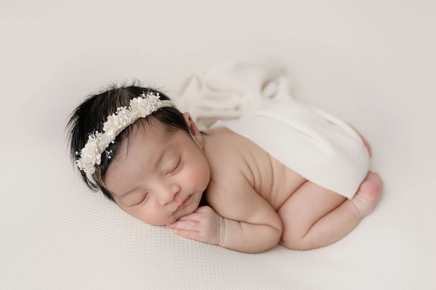 Your first days deserve to be remembered beautifully.
#HoustonLifestyle #NewbornSession #LuxuryBabyPhotos #HoustonFamilyPhotographer #houstonTXMoms #houstonnewbornphotographer