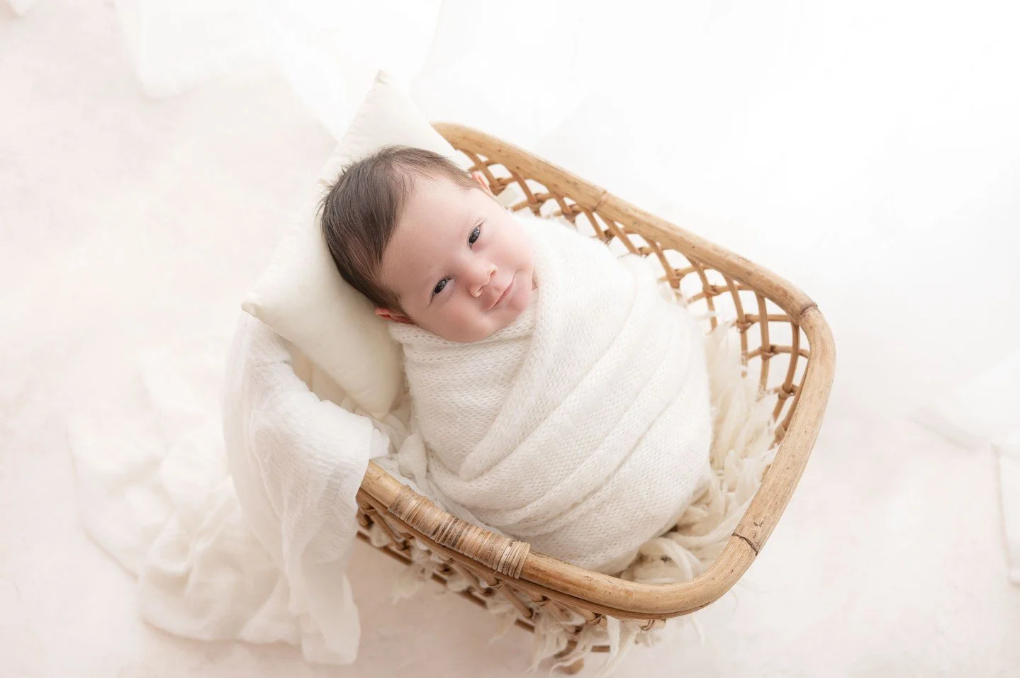 The tiniest hands hold the biggest love.
#HoustonNewbornPhotography #MotherhoodMoments #HoustonTX #BabyLove #TimelessMemories