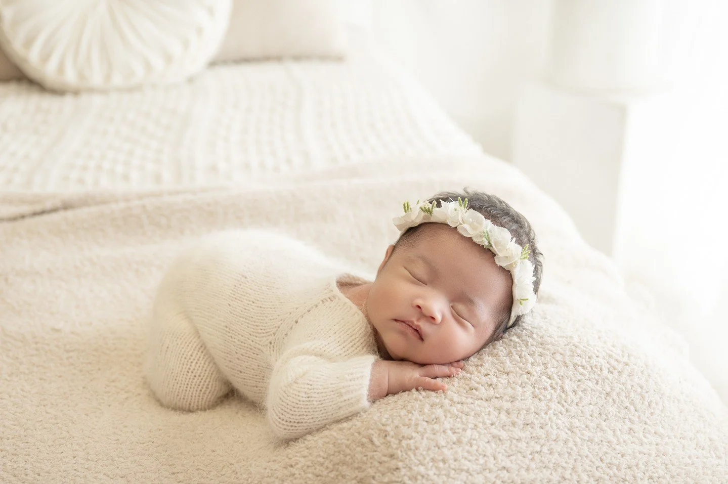 The tiniest beginnings hold the greatest love.
#HoustonBaby #NewbornSession #HoustonFamilies #MinimalistPhotography #houstonnewbornphotographer