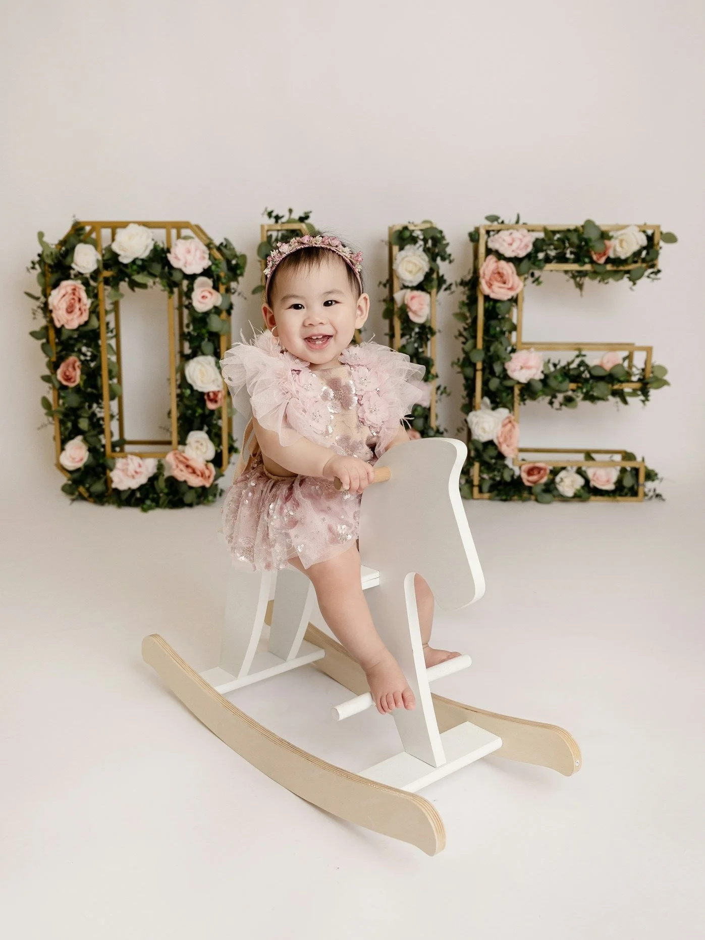 A sweet celebration for a very big milestone.
#HoustonCakeSmashPhotographer #HoustonFamilies #FirstBirthdaySession