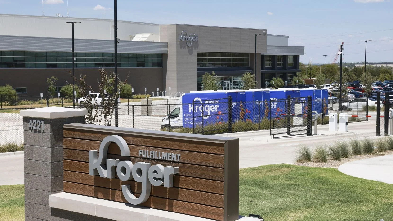 Kroger opens Dallas grocery warehouse that can fill an order in 6 minutes