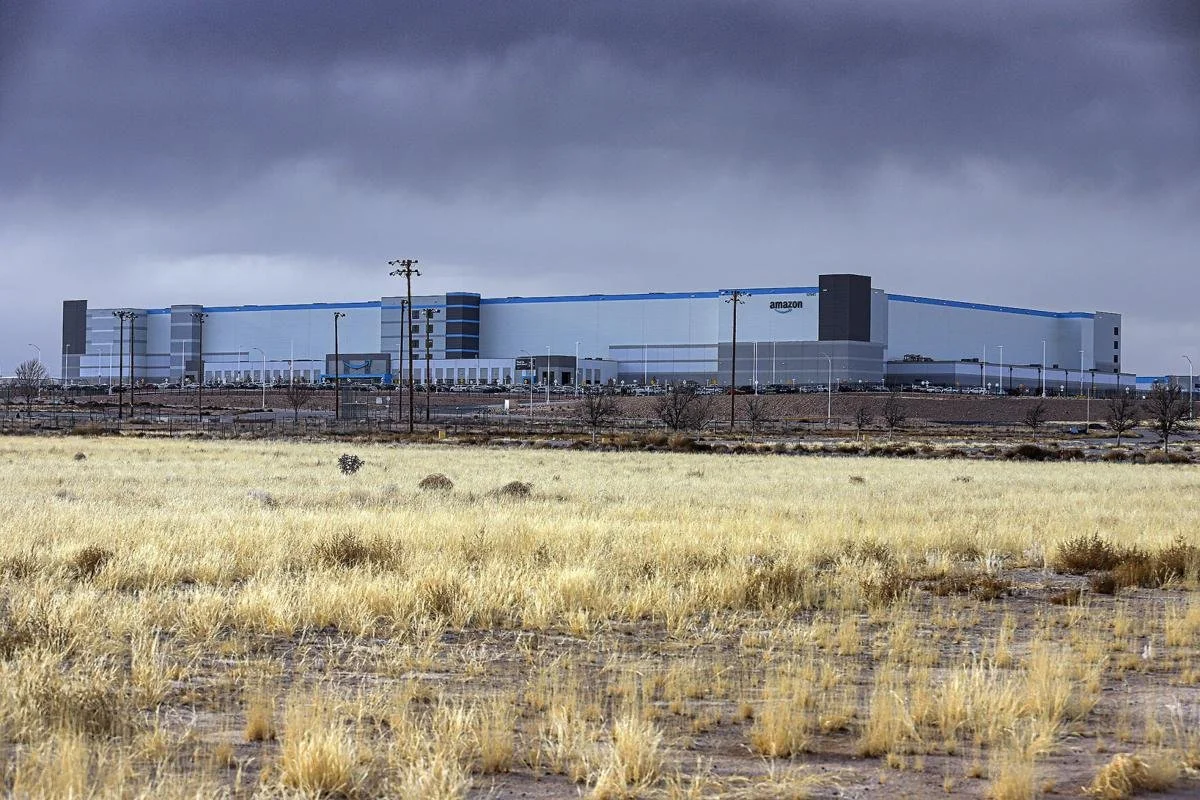 Amazon to build Los Lunas 'fulfillment center'