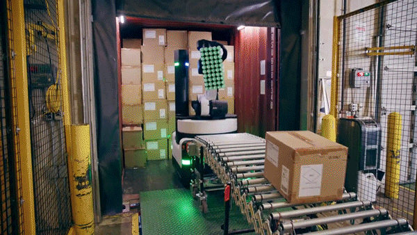 Boston Dynamics Stretch robot can unload 350 boxes per hour