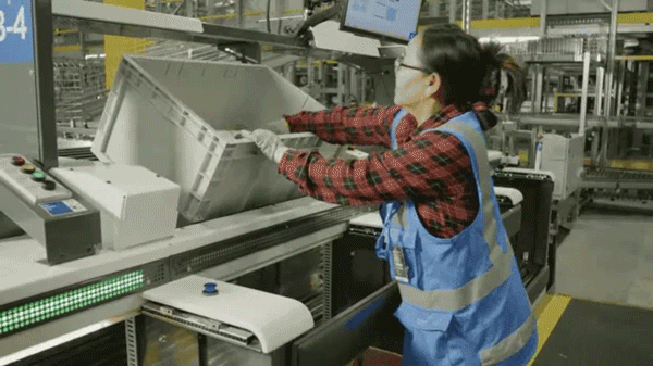 How Walmart’s NextGen Automated Centers Redefine Logistics