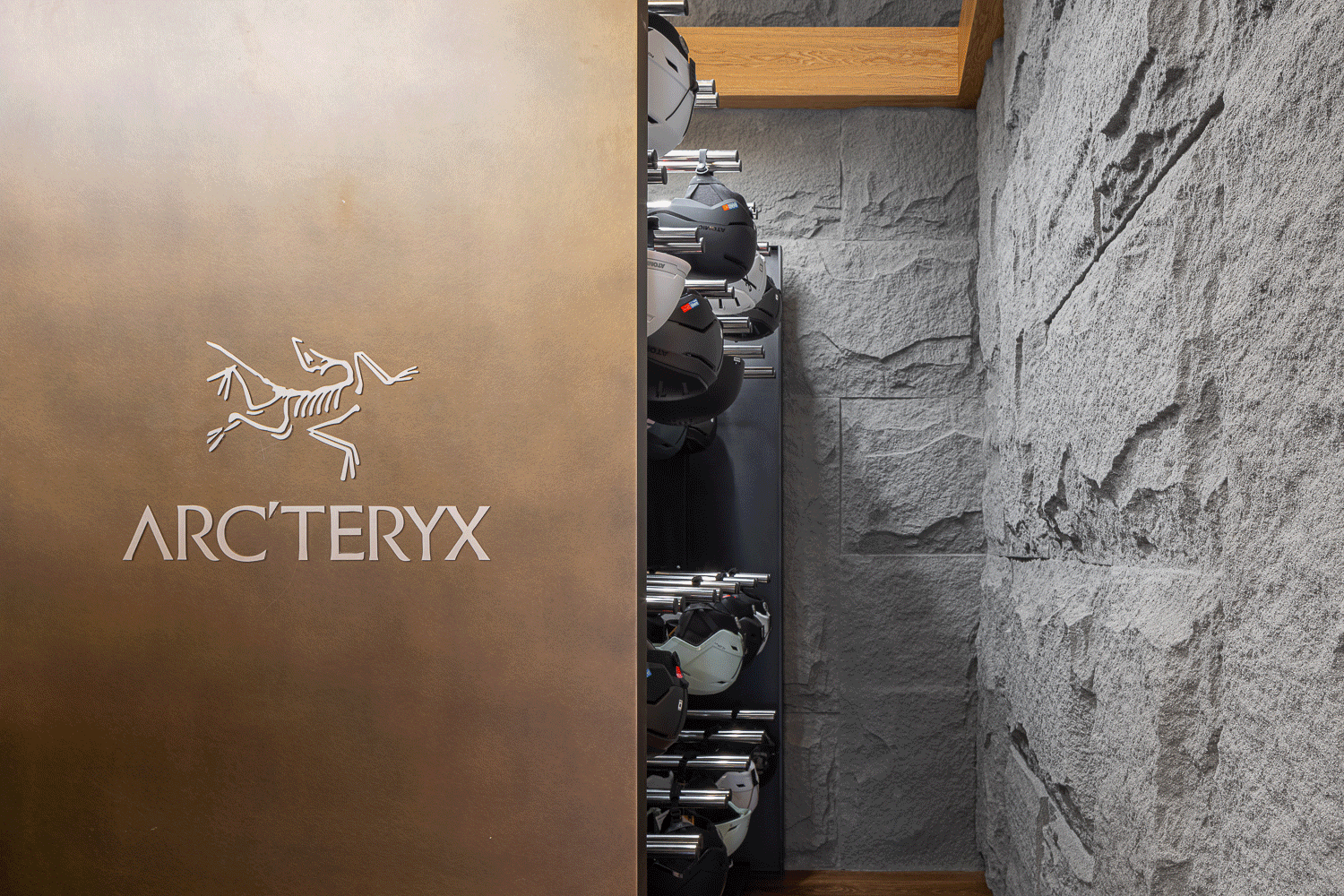 ARC’TERYX and Iconic Sports Brands Champion New Automated Warehouse in Canada