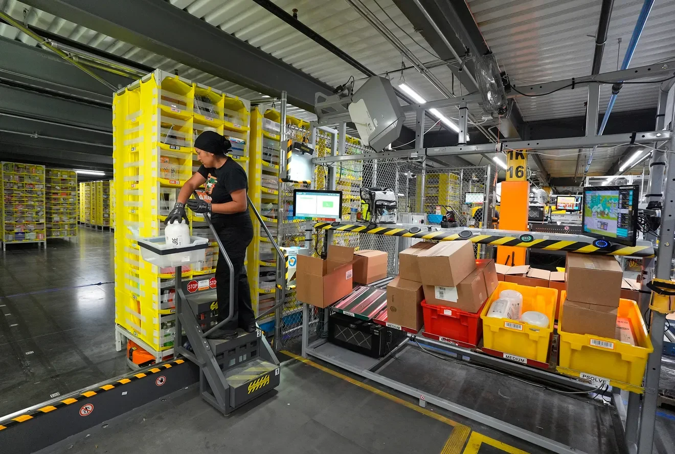 83647929007-amazon-robotic-15-83584621007.webp
