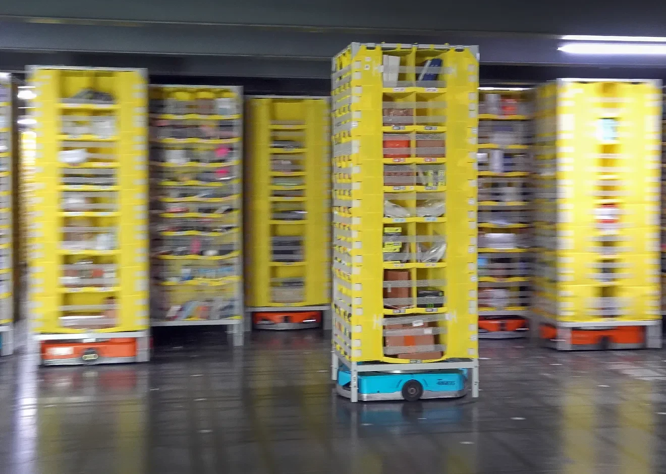 83647935007-amazon-robotic-16-83584621007.webp