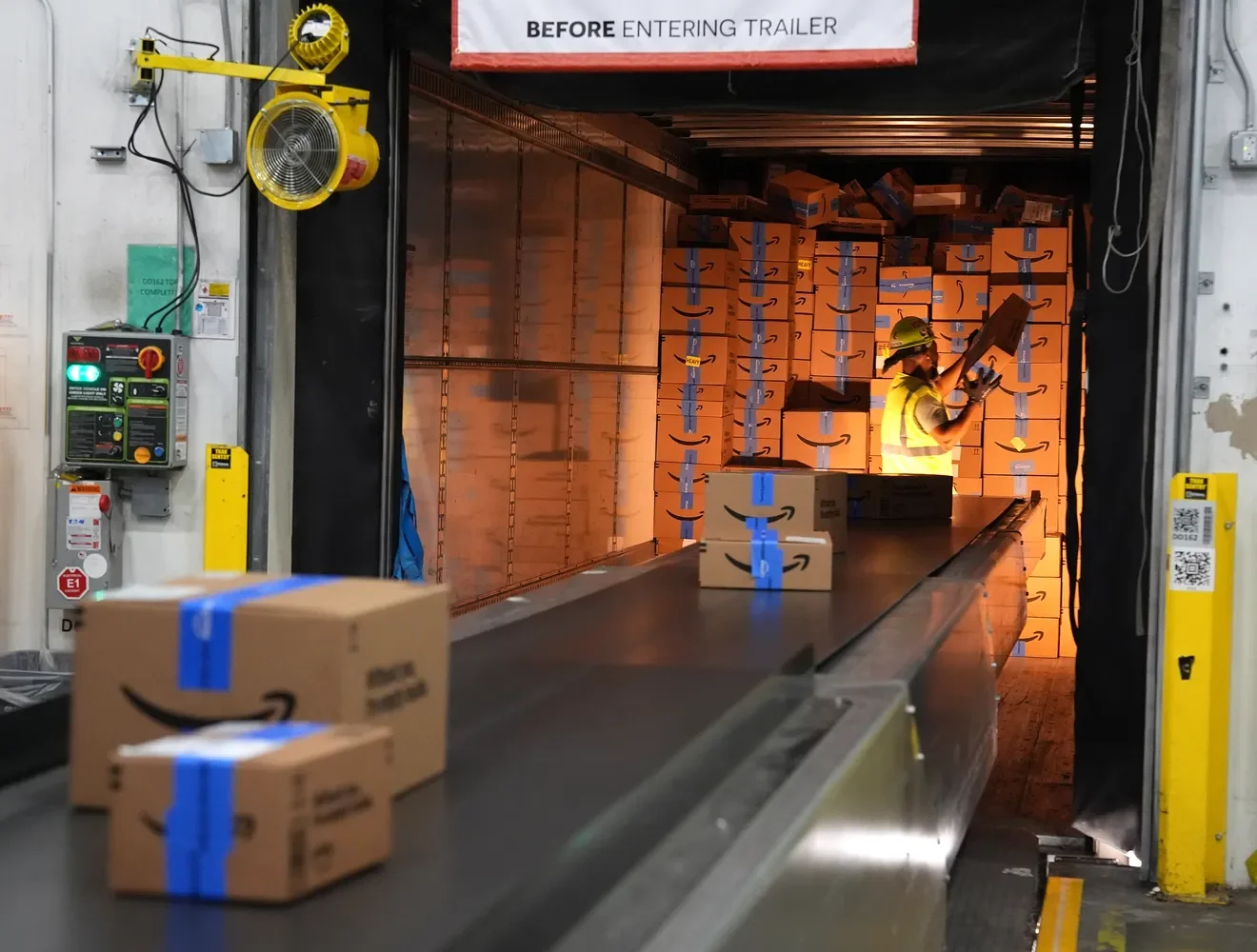 83647937007-amazon-robotic-05-83584621007.webp