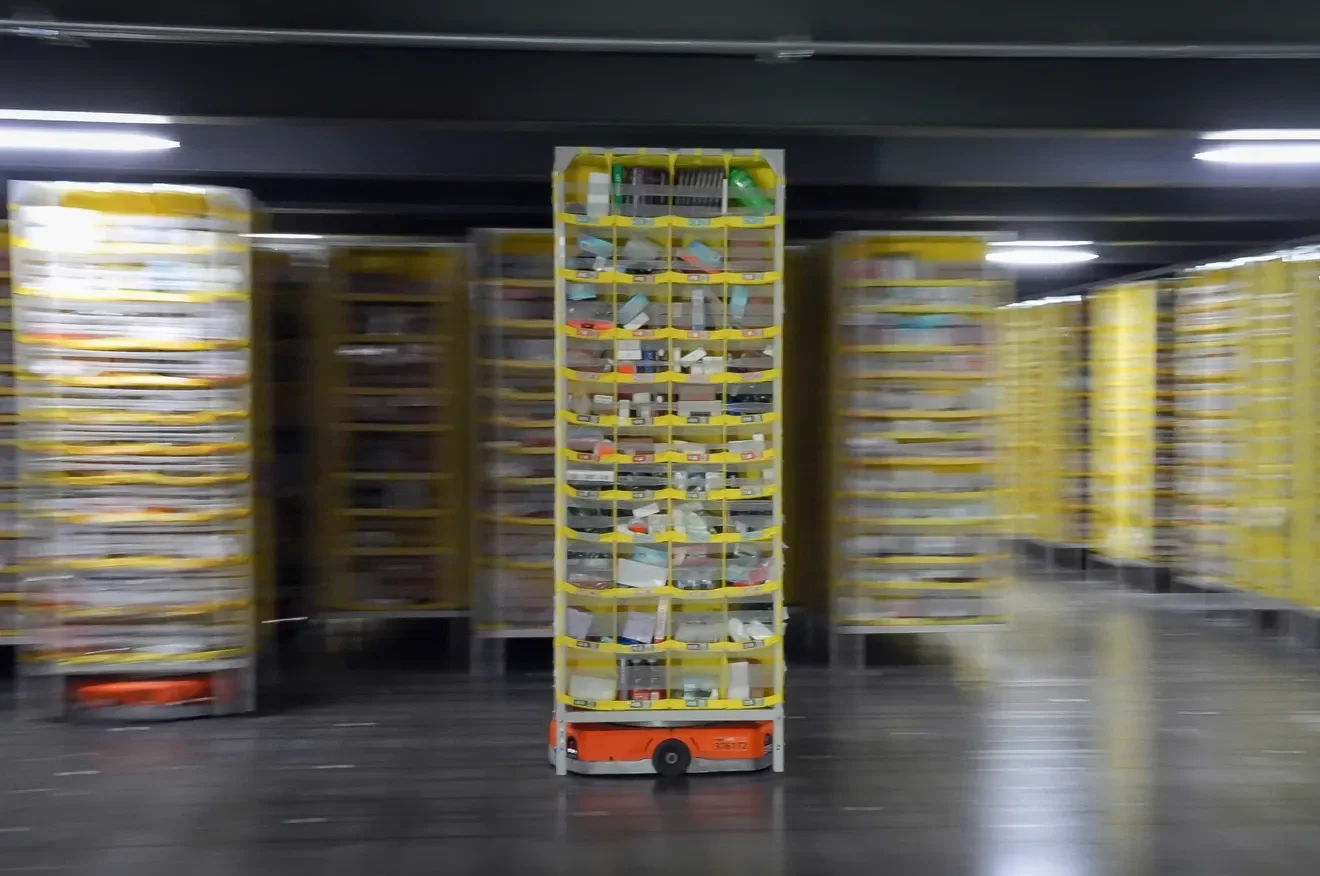 83647940007-amazon-robotic-02-83584621007.webp