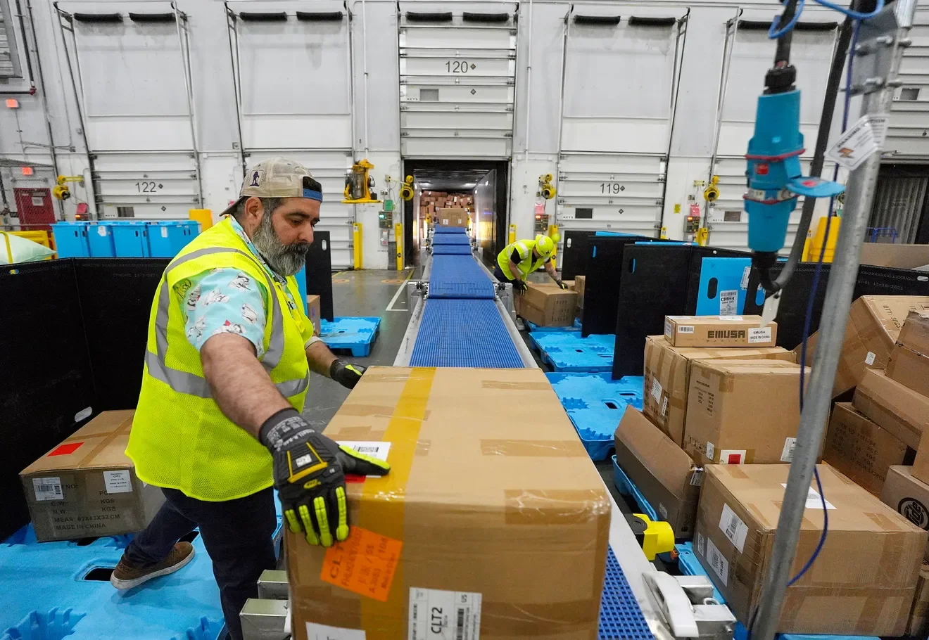 83647941007-amazon-robotic-14-83584621007.webp