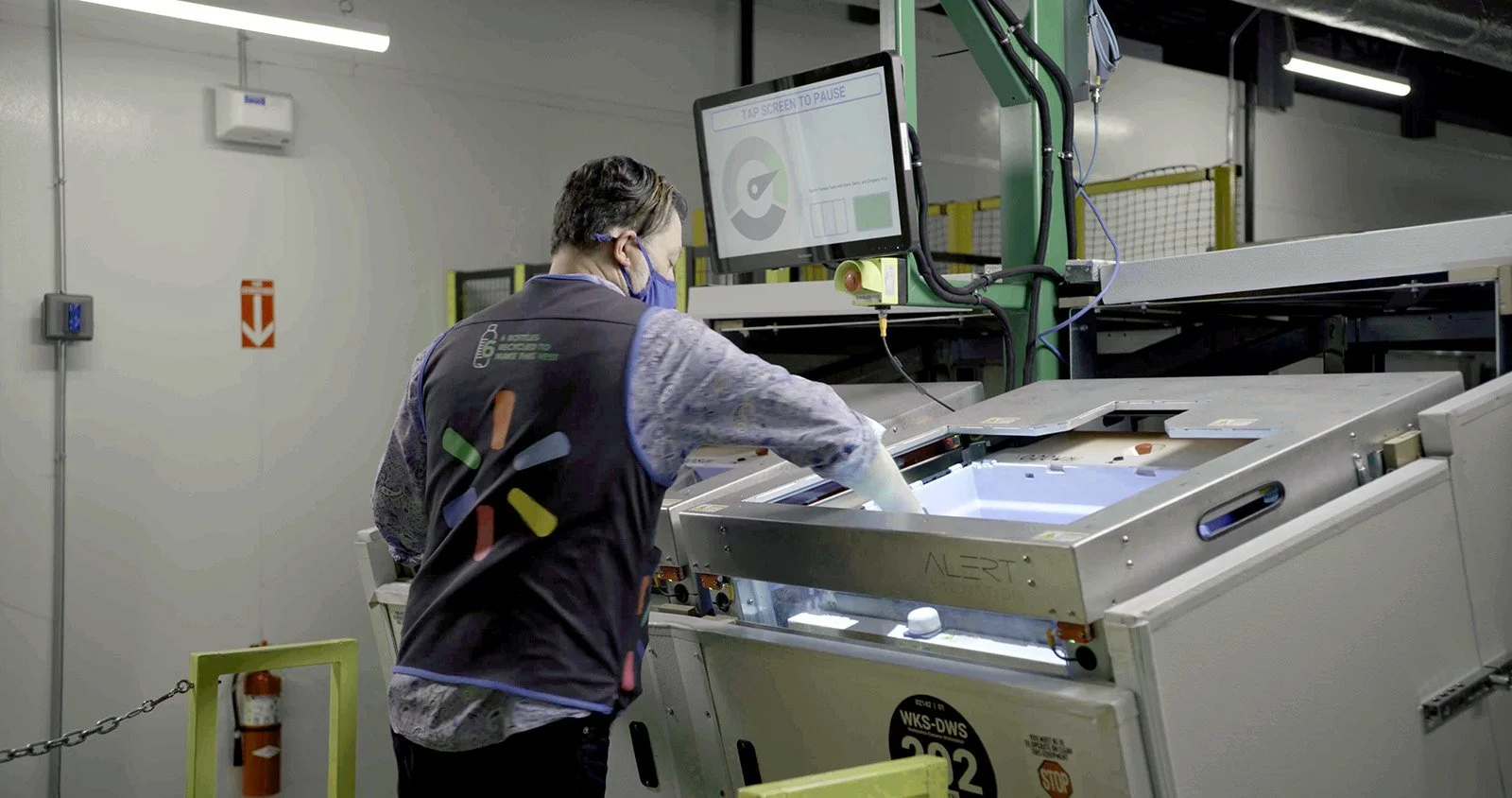 walmart-associate-filling-orders-in-a-local-fulfillment-center.jpg