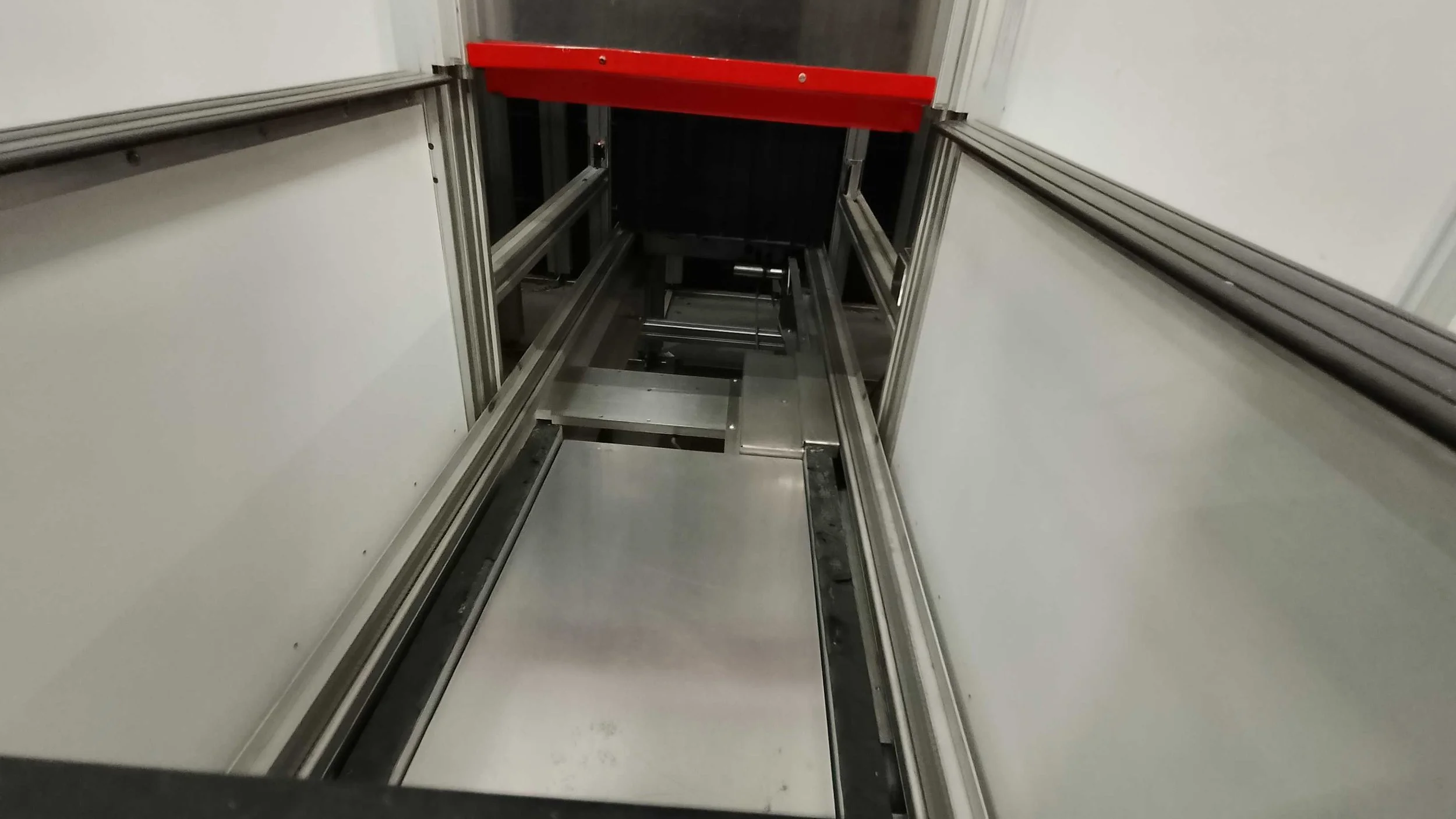 Conveyor port internal view.jpg