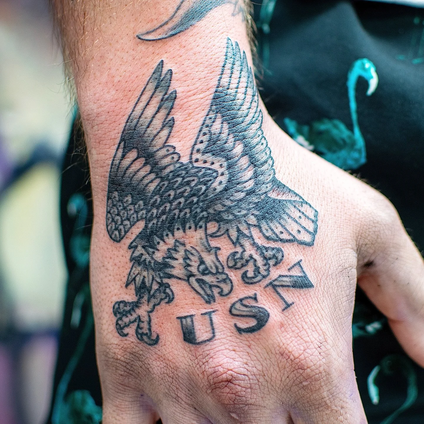 Bald birdie for @nic.lo01!
Nothing like a hand tattoo to really spice up a hangover&hellip; Shoutout to Nick for being a saint while I questioned my life choices mid-session 👌🏼
.
.
See you soon for the next one, sailor! 🍻
.
.
I&rsquo;m in Seattle 