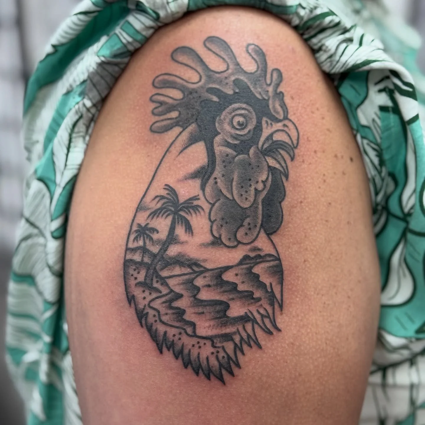 I just love these window landscape scene mashup designs 🤌🏼 Whether it&rsquo;s a face, animal or an item you&rsquo;re seeing the landscape scene through, I think they&rsquo;re just such a classic and fun way to put a couple ideas together.☺️ Fun dir