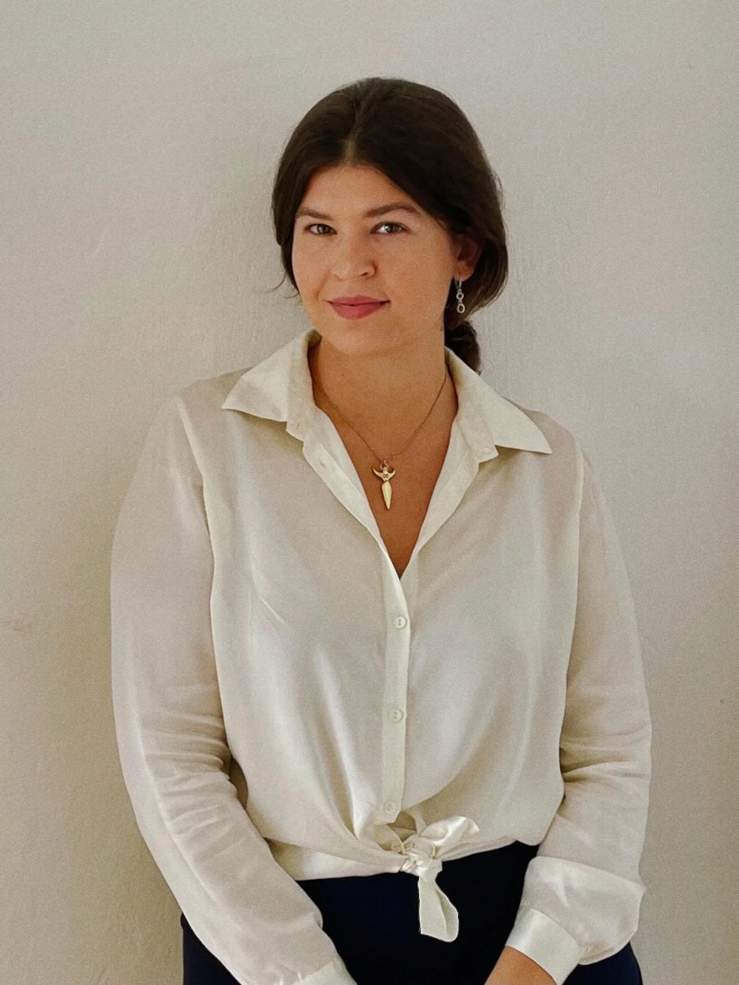 Hello, my name is Linda and I warmly welcome you in this space. 

My journey here is deeply intertwined with Kundalini Yoga and my long-held aspiration to offer a nurturing community where you and other women can learn to care for yourselves effectiv