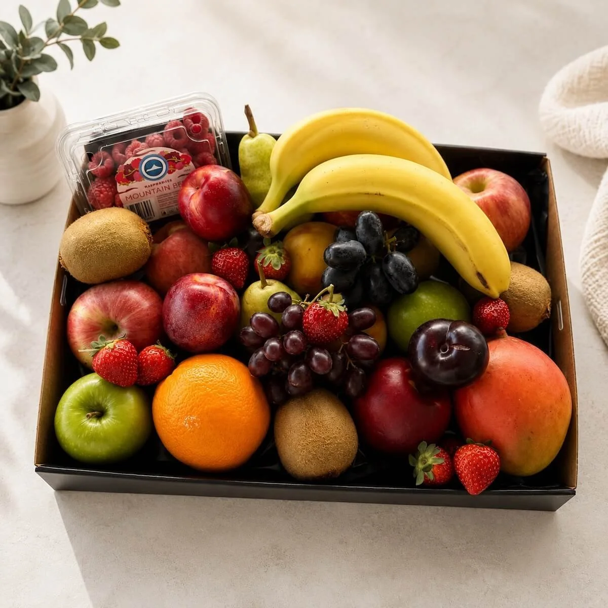 Gift tray with selection of seasonal mixed fresh fruit made fresh for same-day delivery on the gold coast.