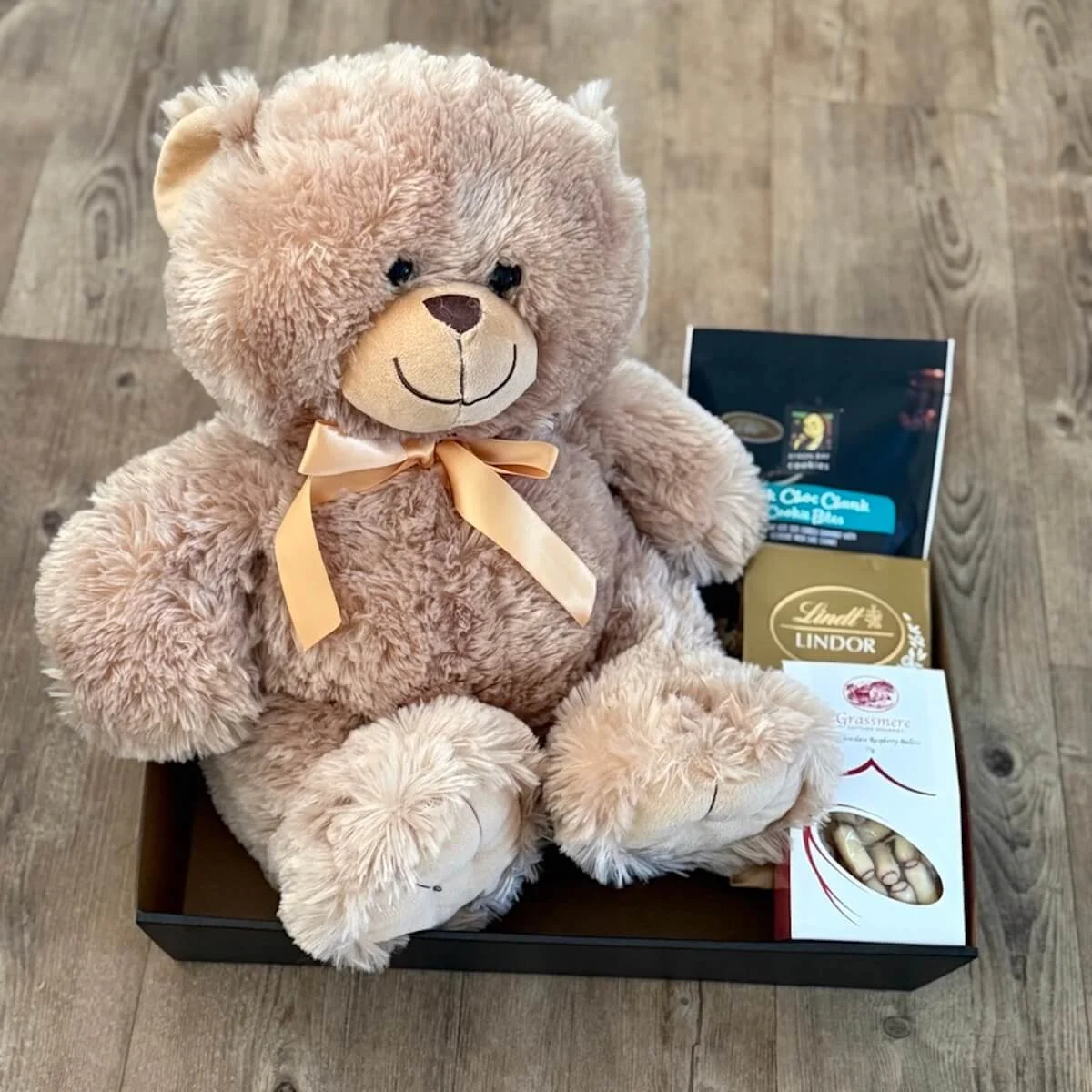 Cuddle & Treat Gift Box