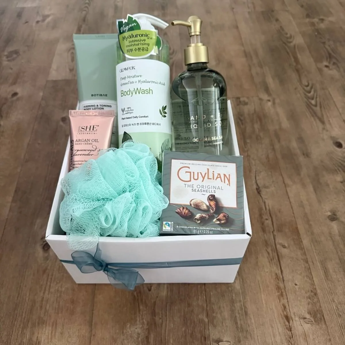 Amber Luxury Ladies Pamper Gift Box