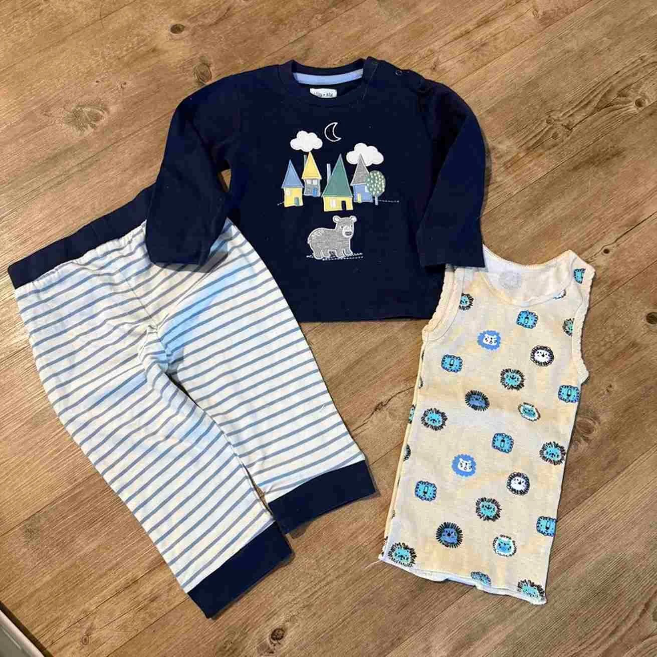 My first teddy gifts clothing set included in gift hamper. Blue to with Bear and house them and blue and white pants, lion theme singlet.