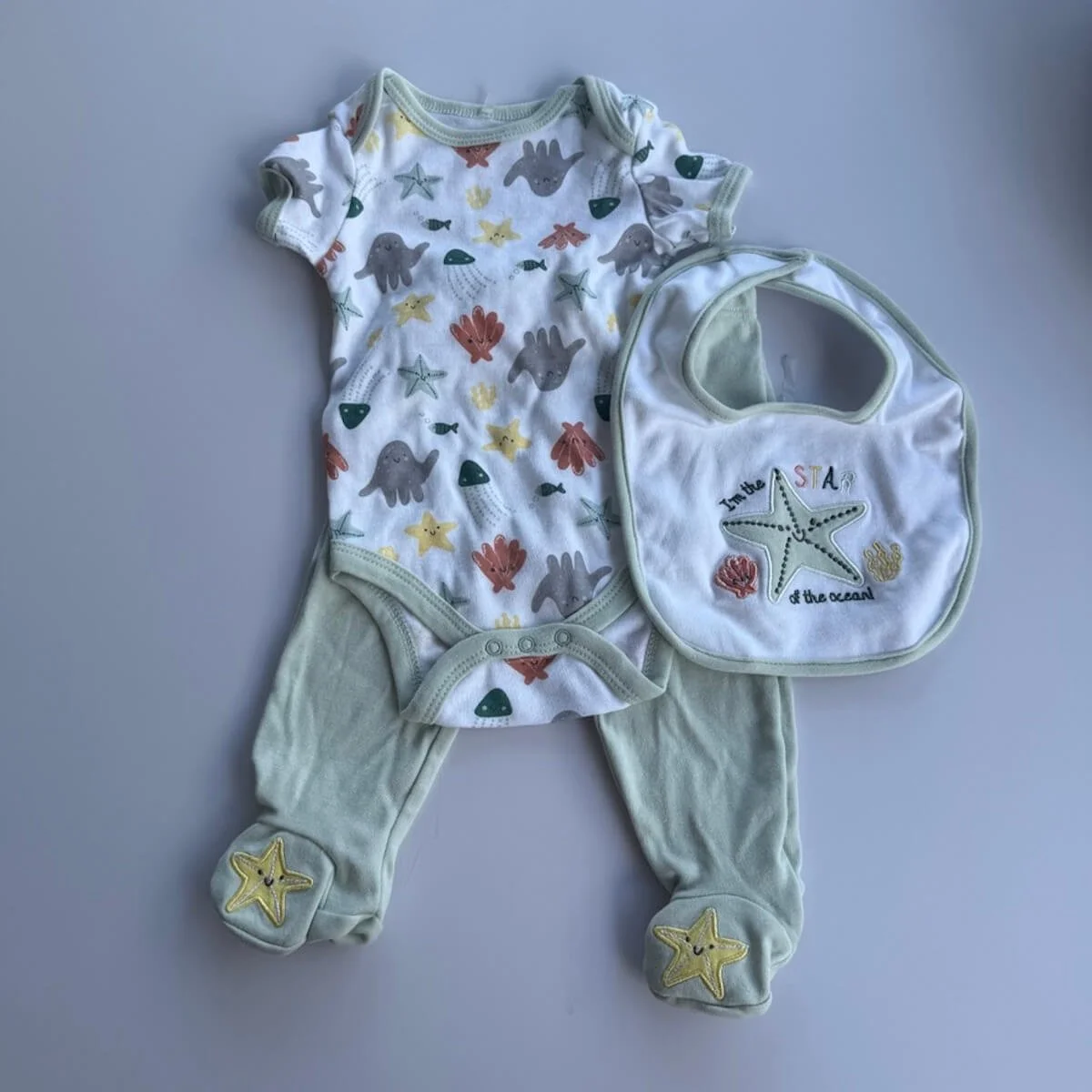 3 piece clothing set that is included in the little one gift.
