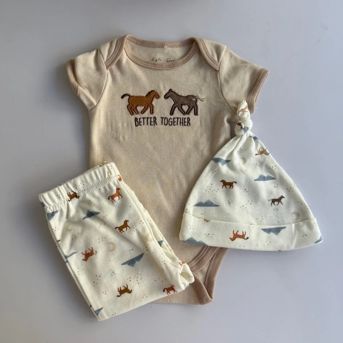 Tiny treasure bay gift clothing set to be included in the baby gift basket for Gold Coast Delivery.
